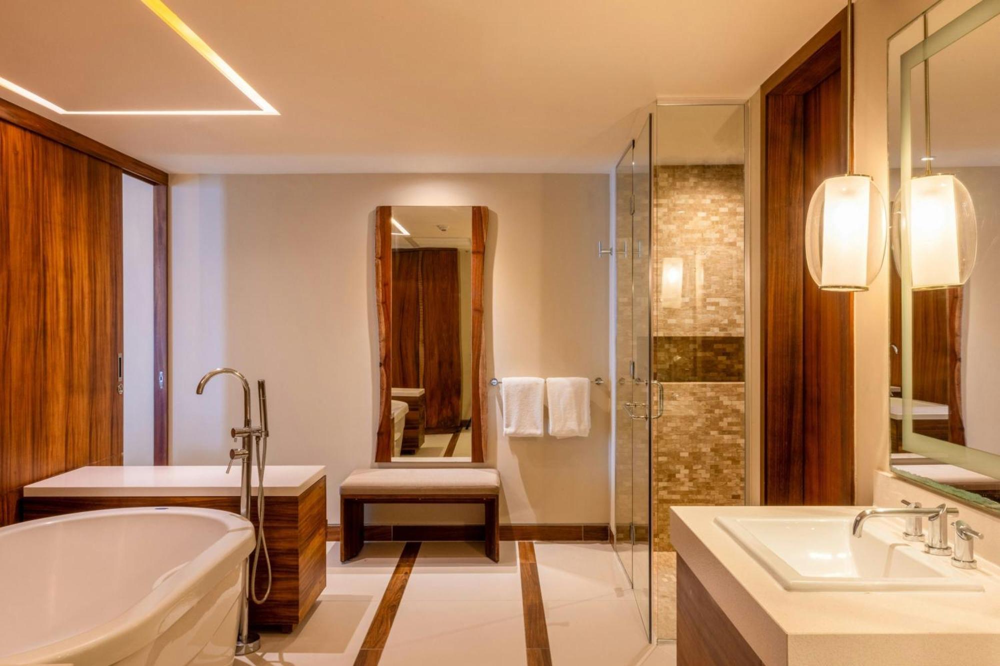 Master Suite 1 Bedroom Presidential Suite 1 King