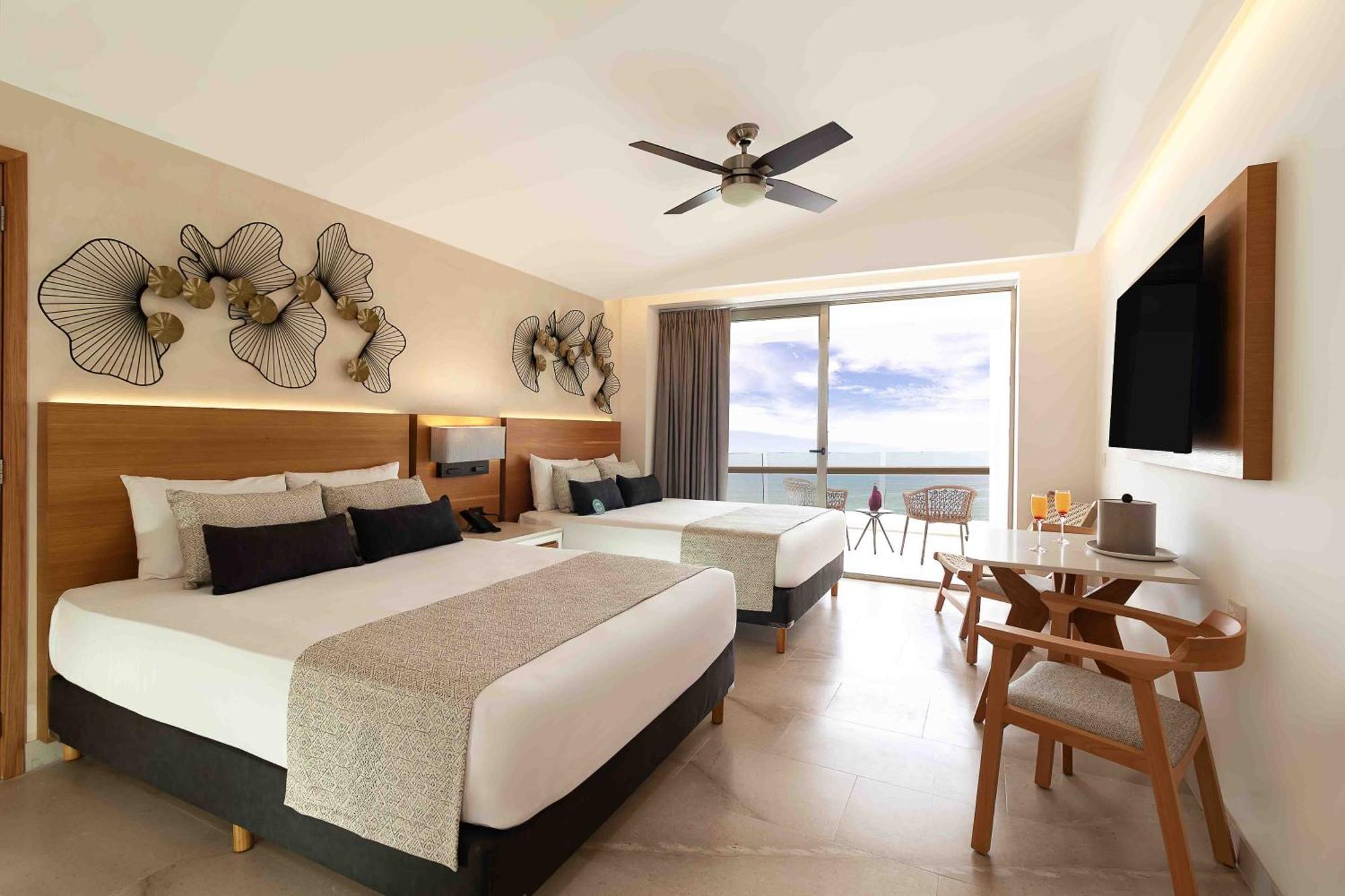 SUPERIOR DELUXE OCEANFRONT