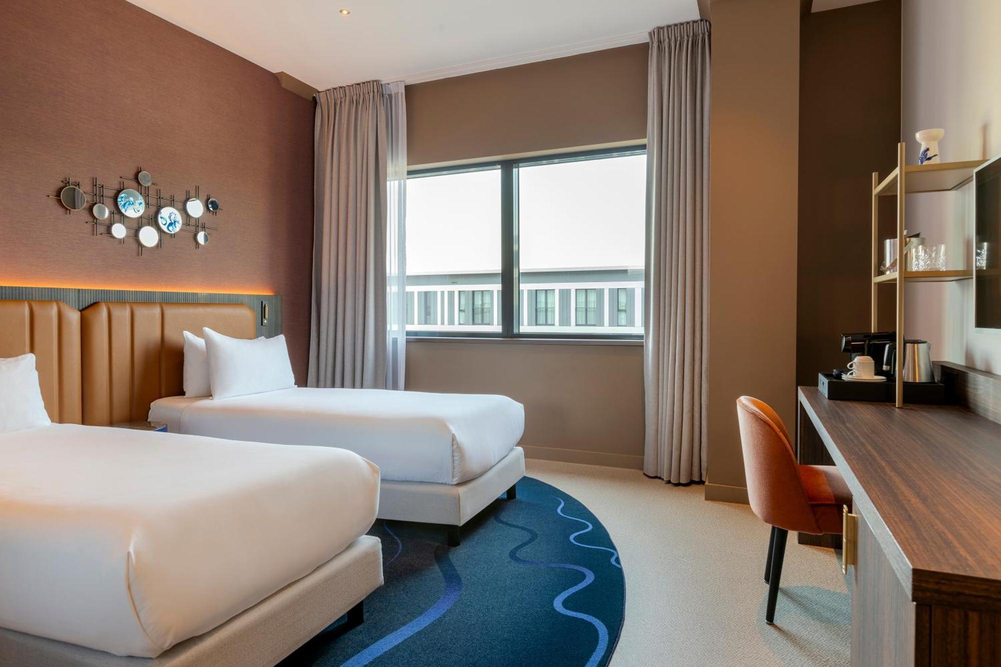 Twin Room Airport View