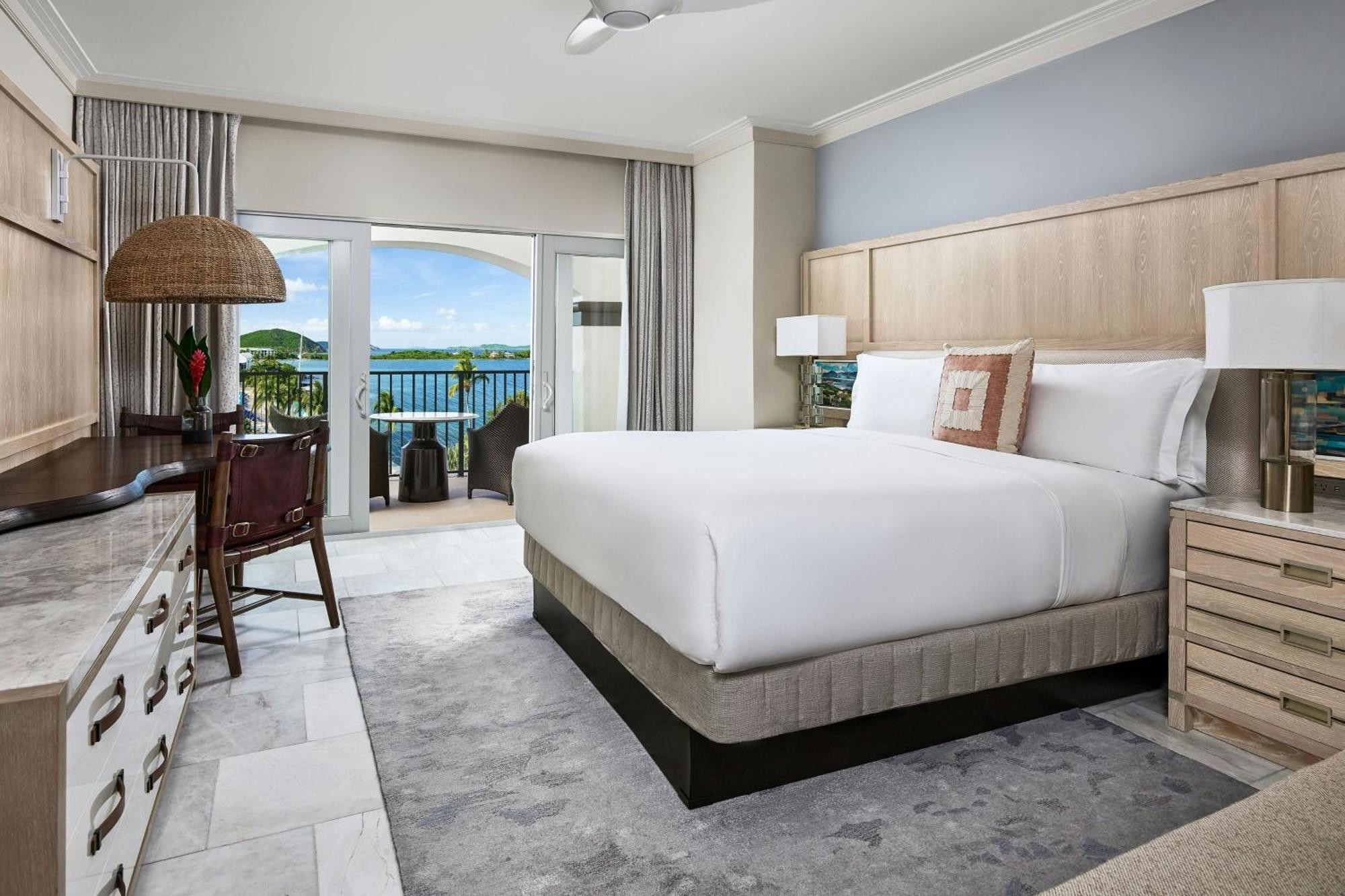 Club Ocean View Balcony Club level Guest room 1 King