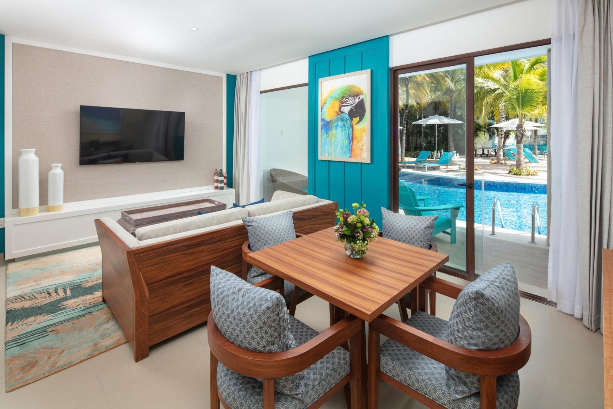 Paradise Chill Out Swim Up Suite