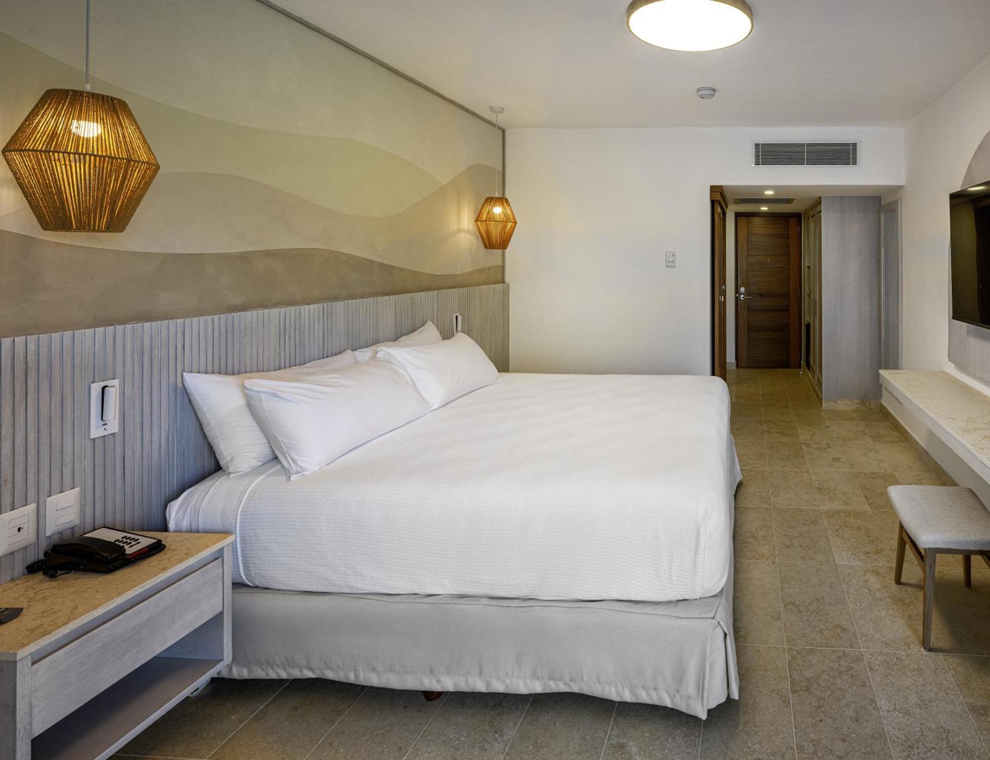 Splash Ocean View Room 1 King Bed Non-Smoking