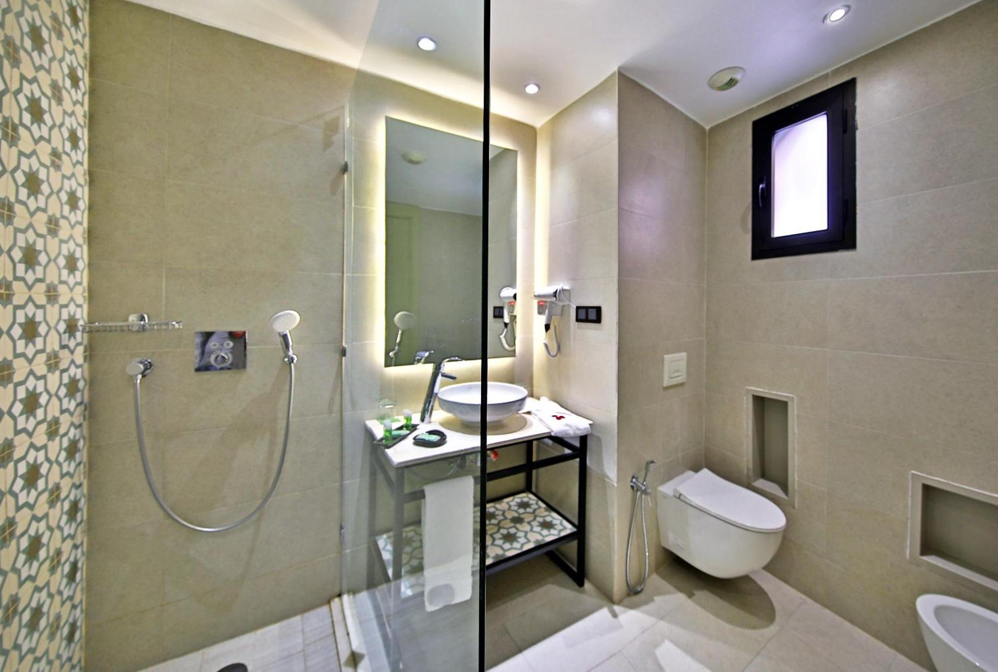 Junior Suite, King Size Bed, Garden View