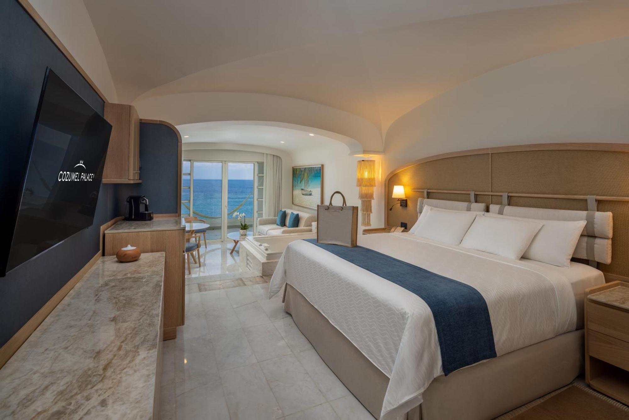 Superior Honeymoon Suite Ocean Front King Size Bed