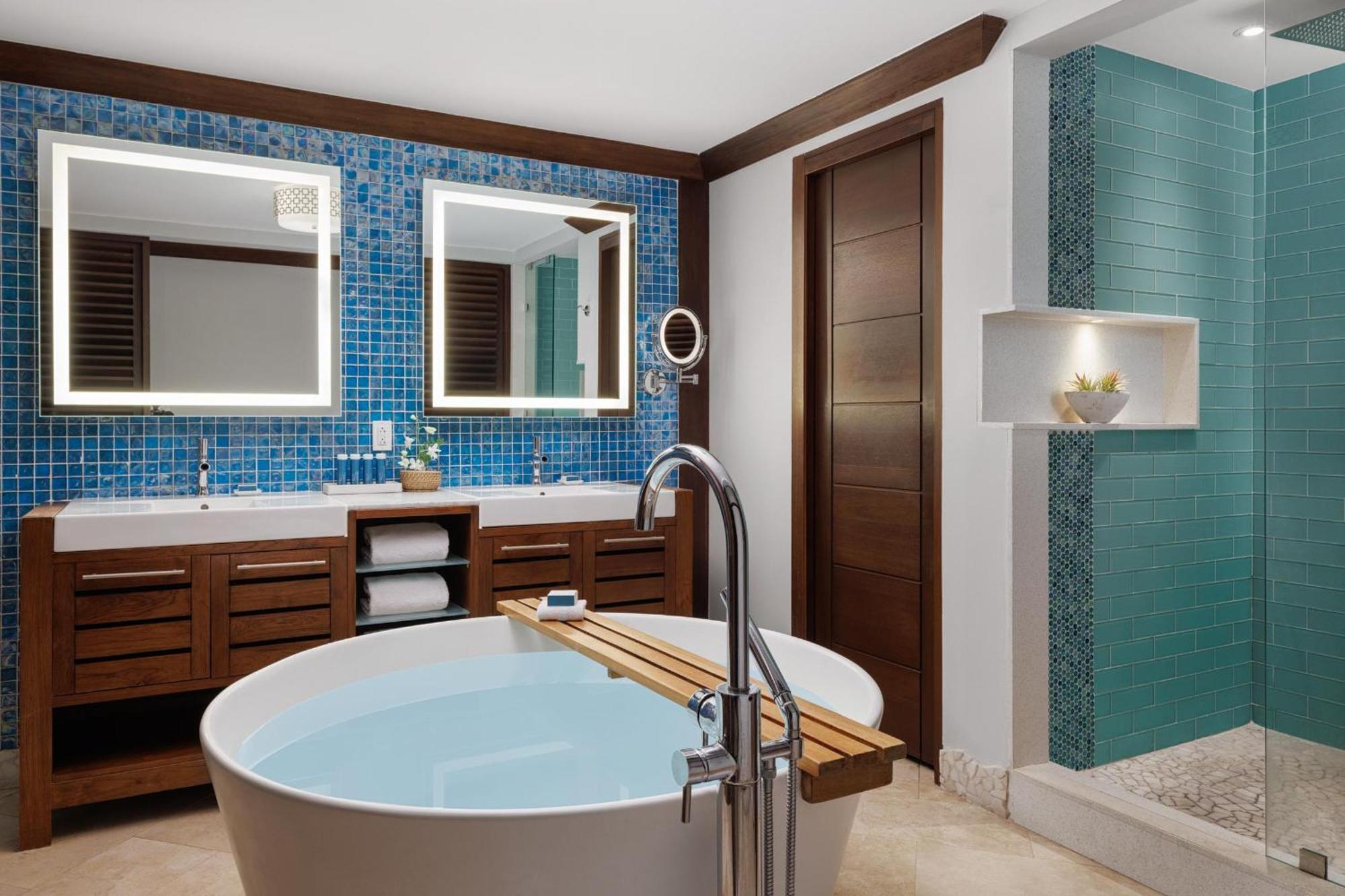 Crystal Lagoon Swim-Up One Bedroom Butler Suite Patio Tranquility Soaking Tub