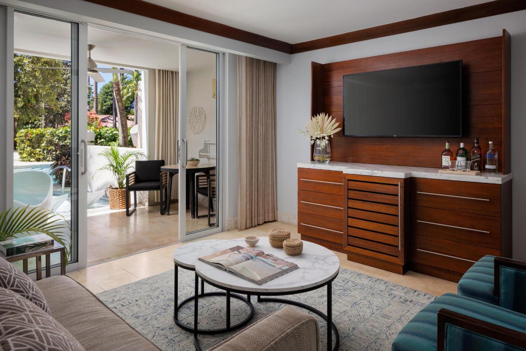 Crystal Lagoon Swim-Up One Bedroom Butler Suite Patio Tranquility Soaking Tub