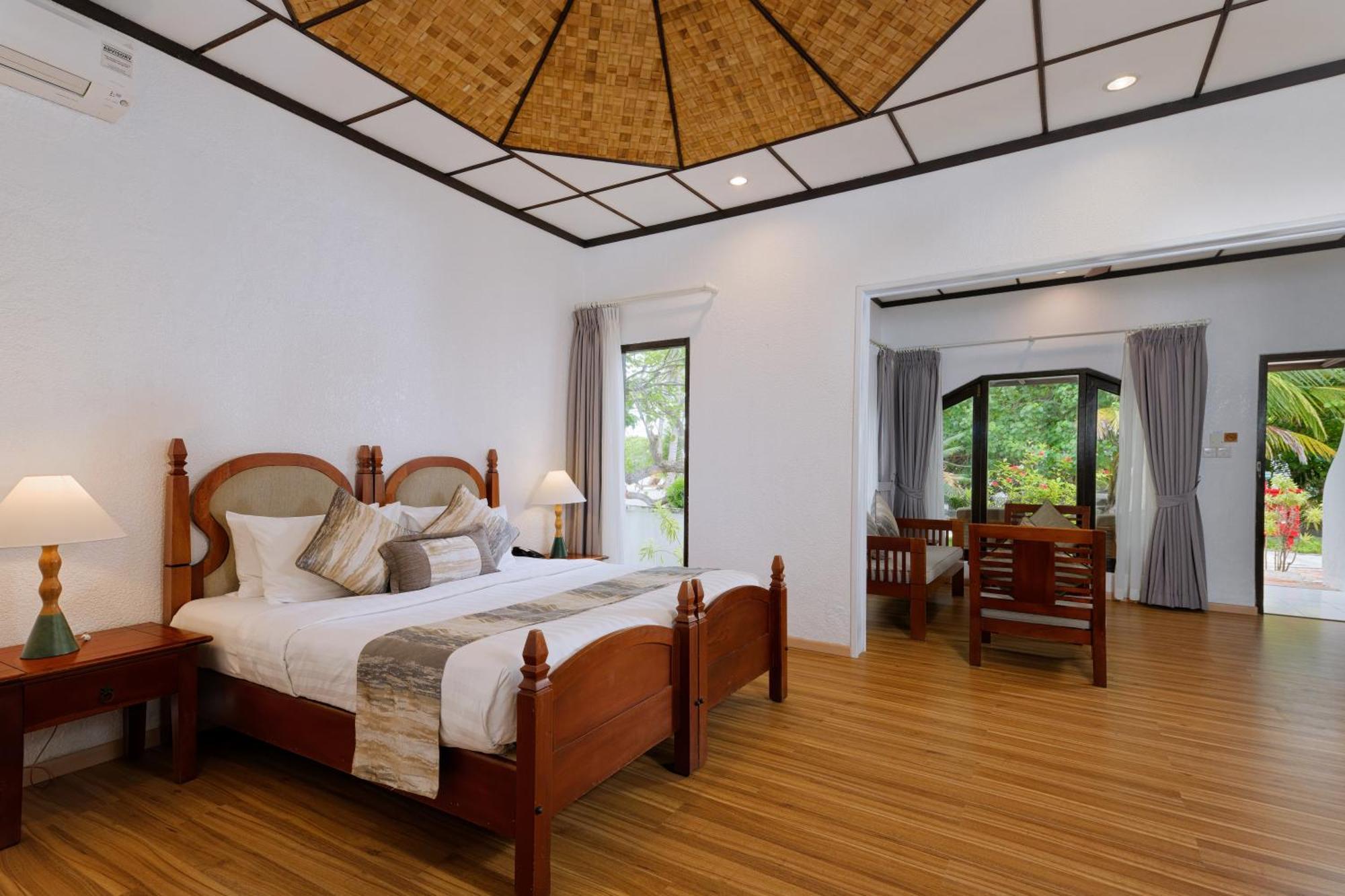 Deluxe Beachfront Room