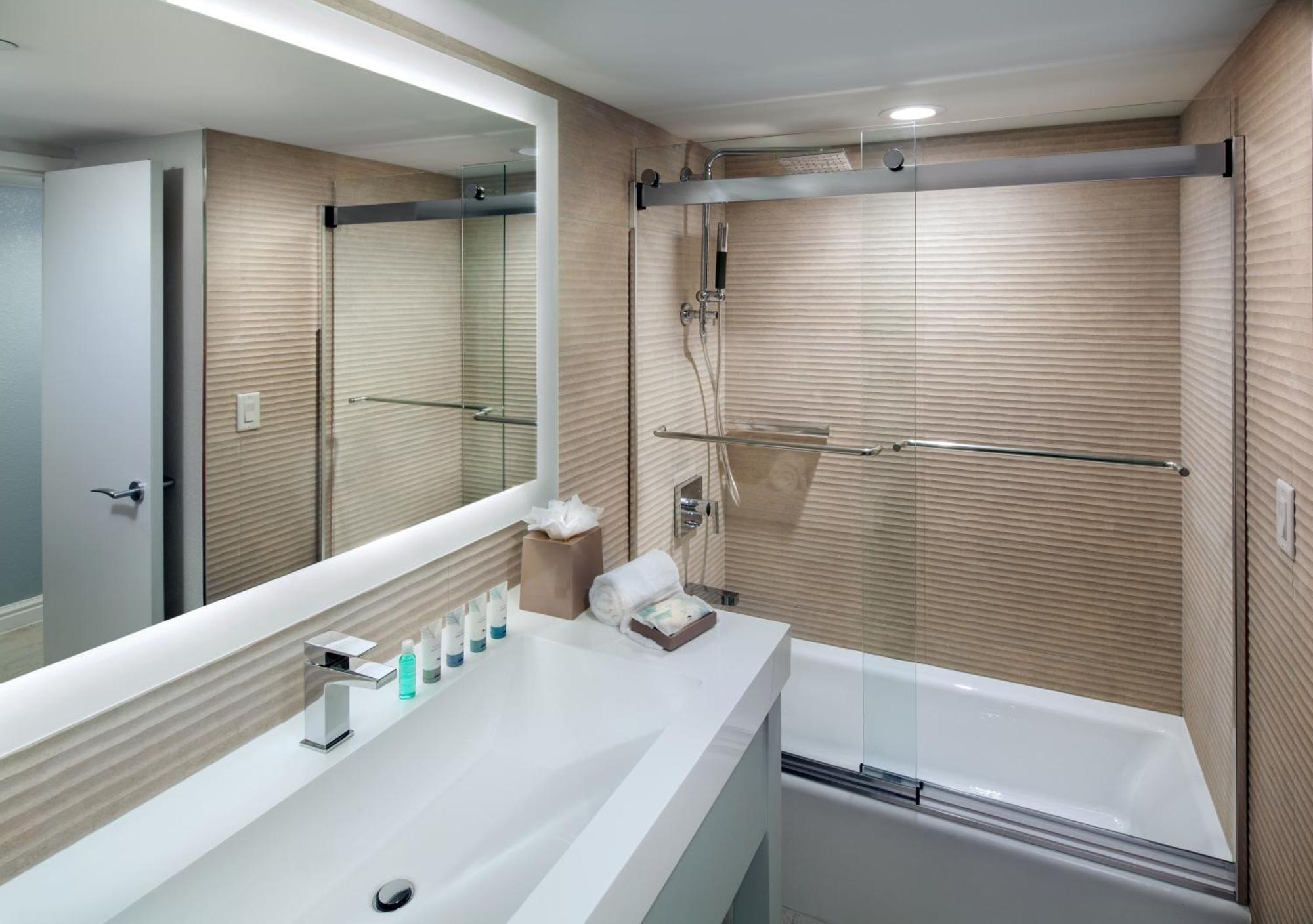 Ocean Pool Guest room 2 Double Sofa bed Pool view