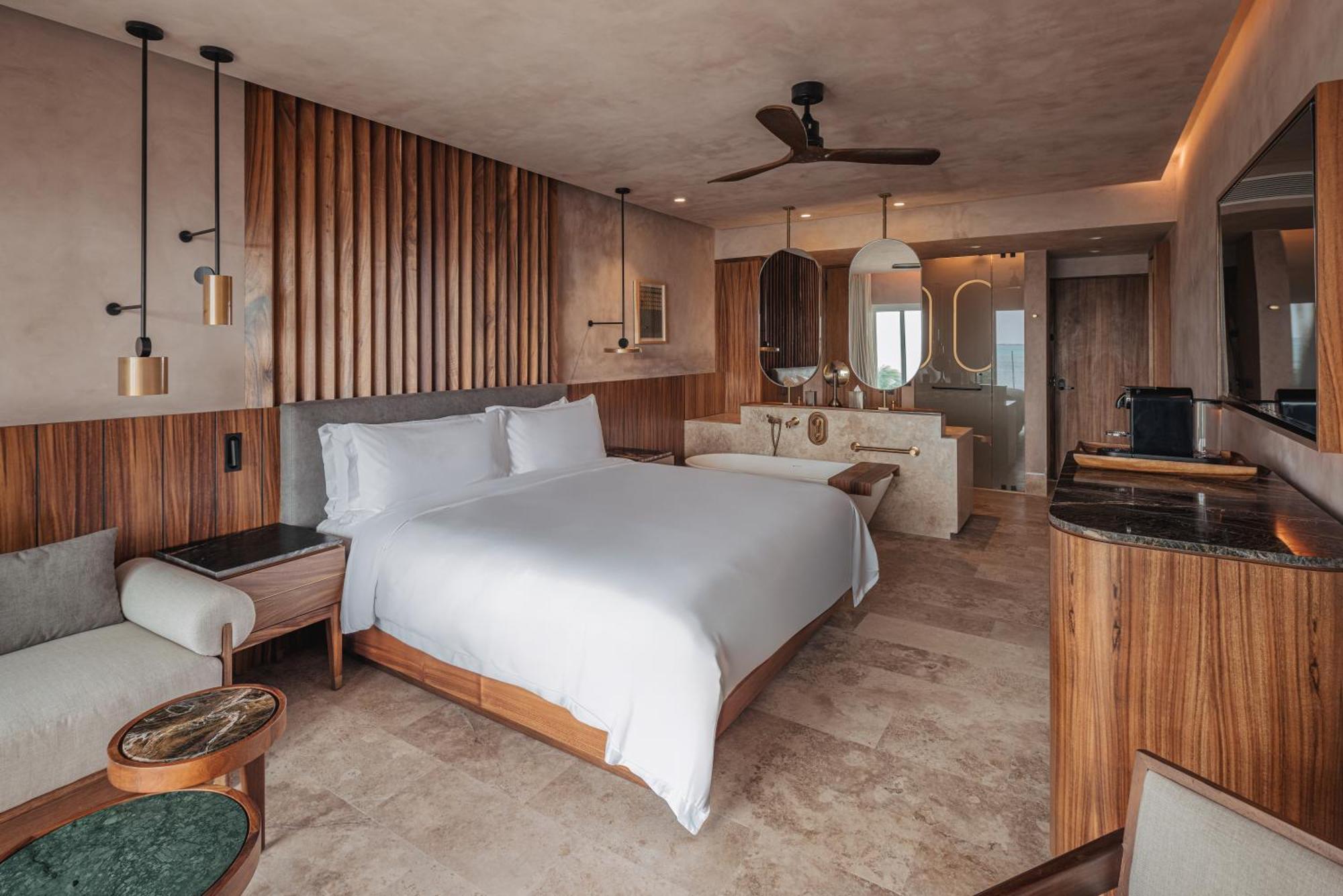 Deluxe Guest room, 1 King, Ocean view, Balcony