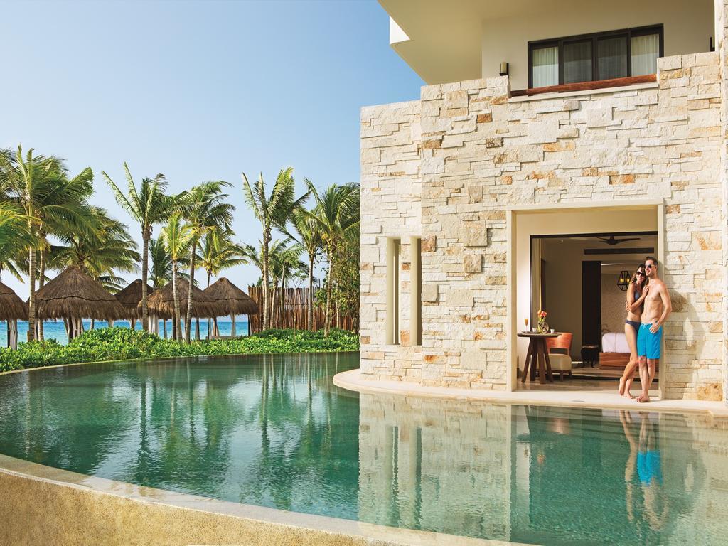 Preferred Club Junior Suite Ocean Front Swim Out King,690817050:JPEG