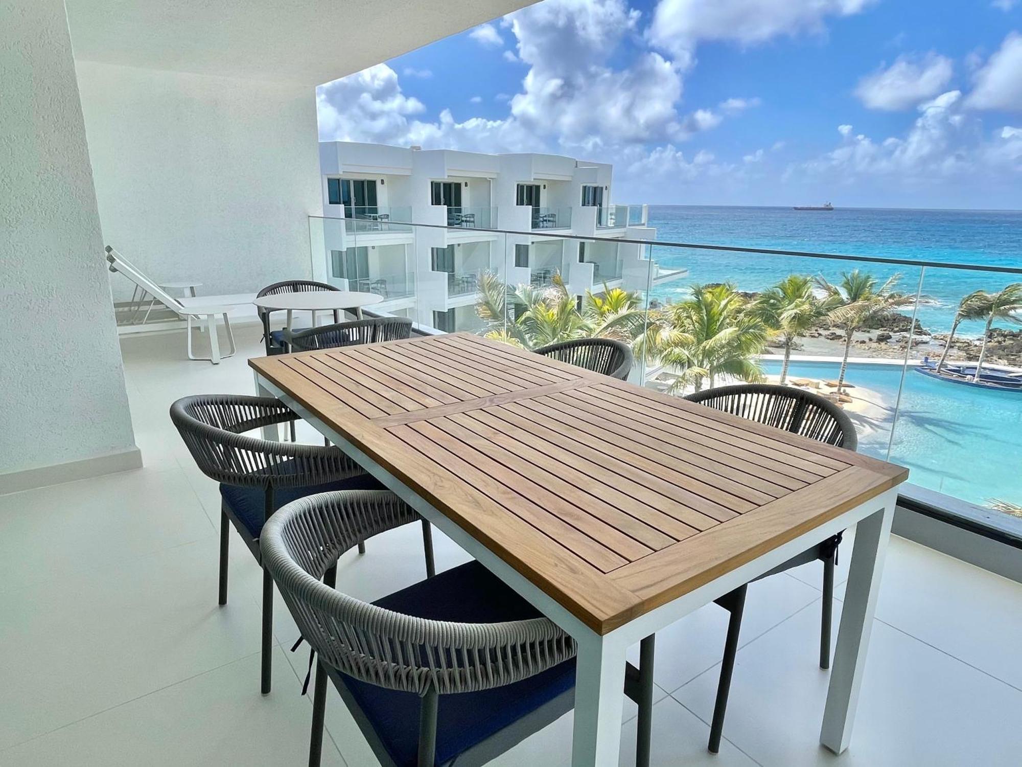 Penthouse Oceanfront Suite