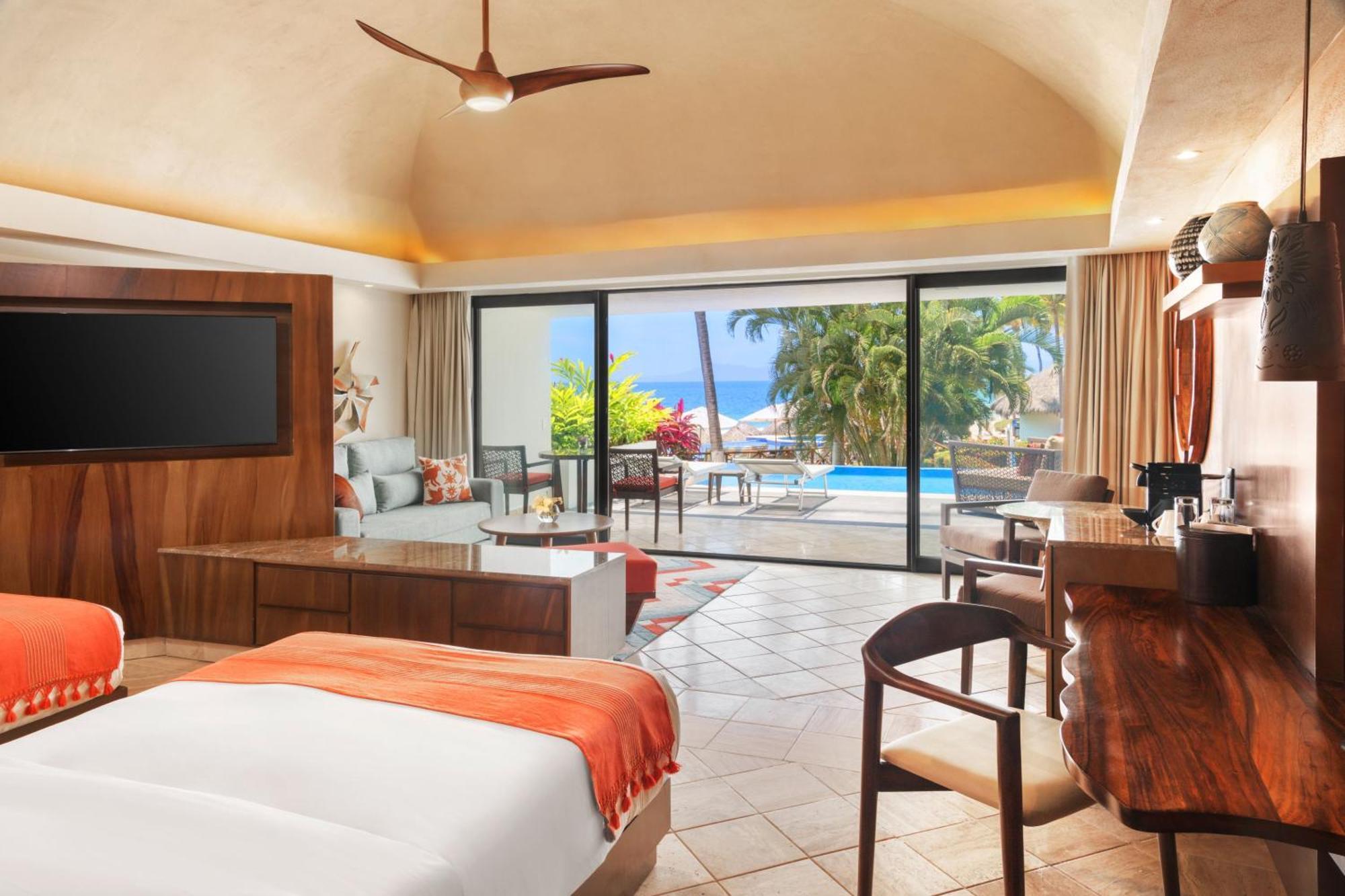 Club Suite Ocean View Swim Up