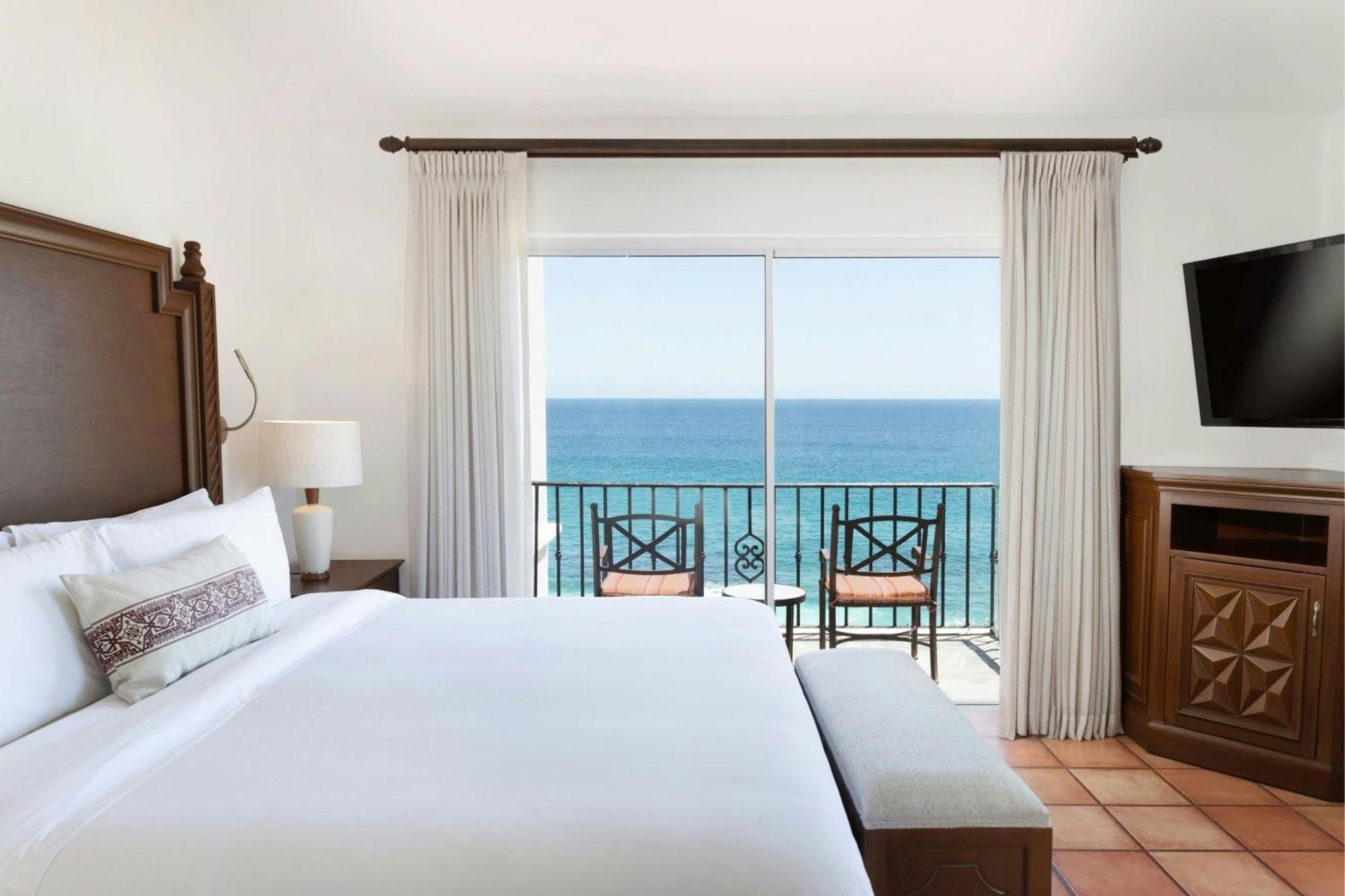 Bi-Level Deluxe Room Ocean View Balcony