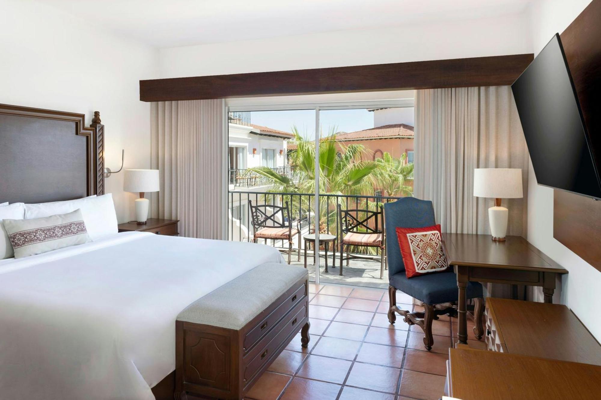 Bi-Level Deluxe Room Ocean View Balcony
