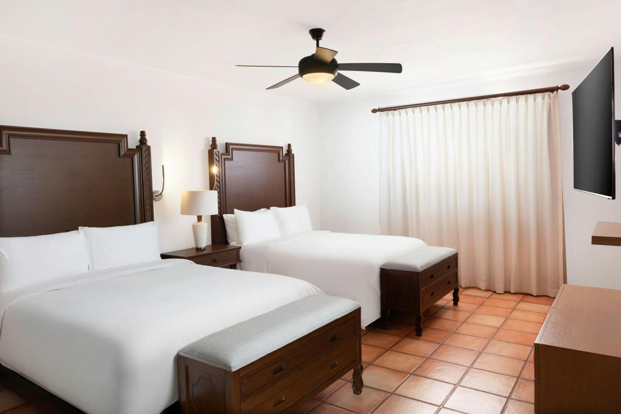 Bi-Level Deluxe Room Ocean View Balcony