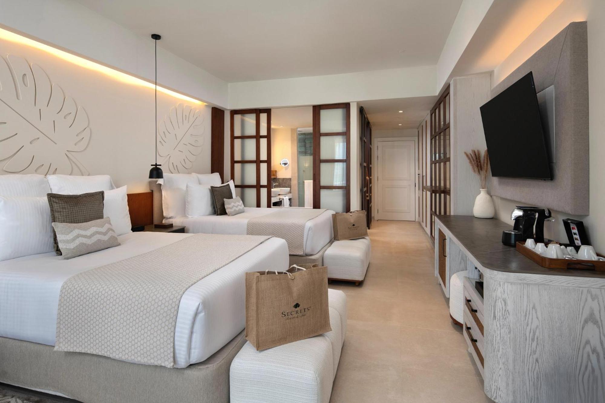 Preferred Club Junior Suite Ocean Front Double Bed