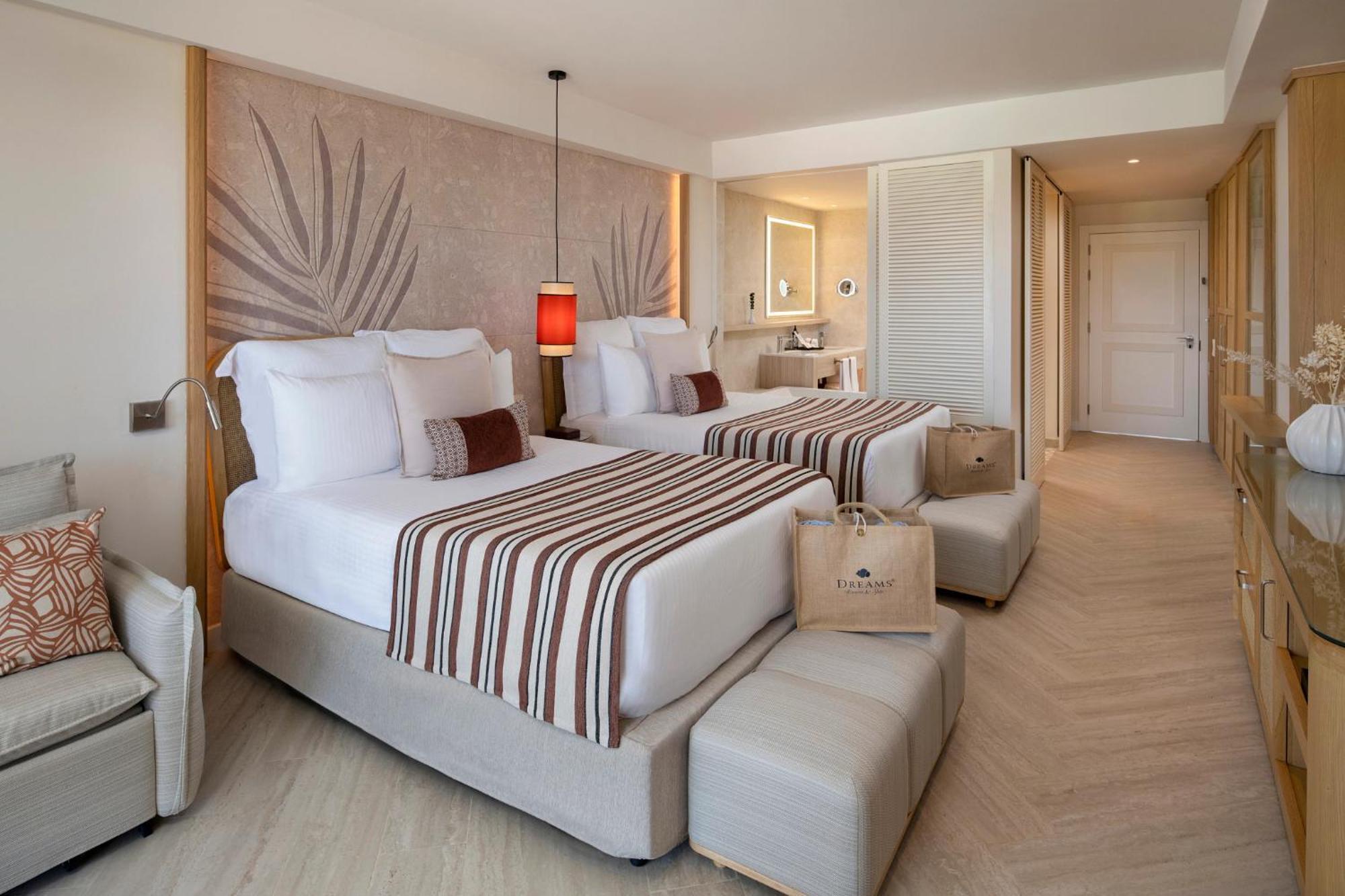 Preferred Club Junior Suite Swimout Double Bed