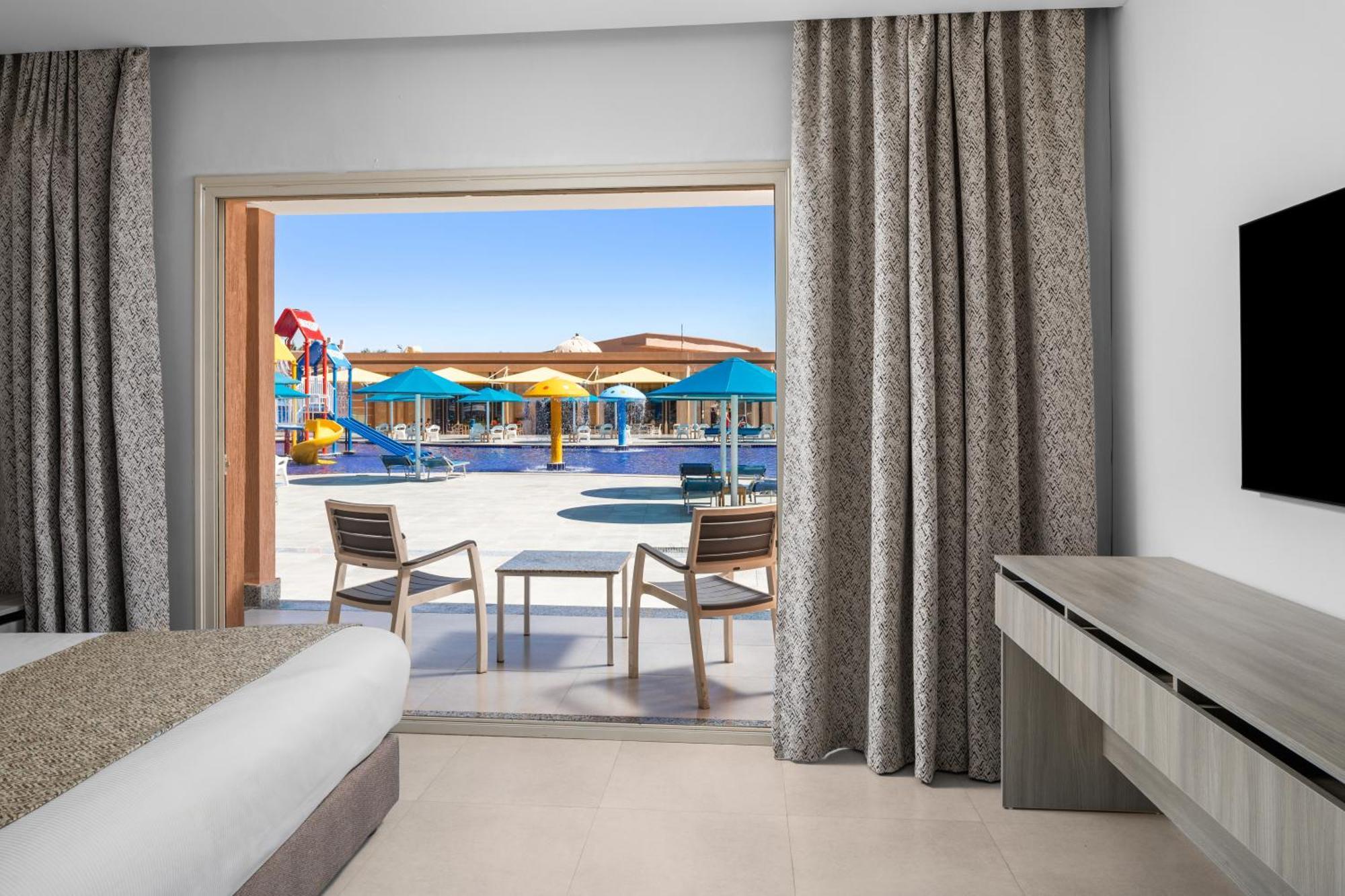 Family Bungalow with Pool View