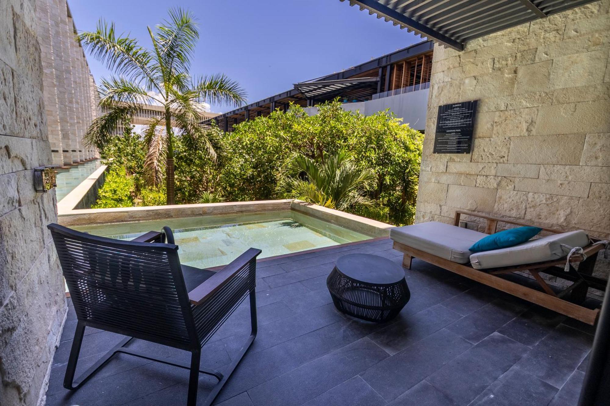 Premium Swim Up 1 King