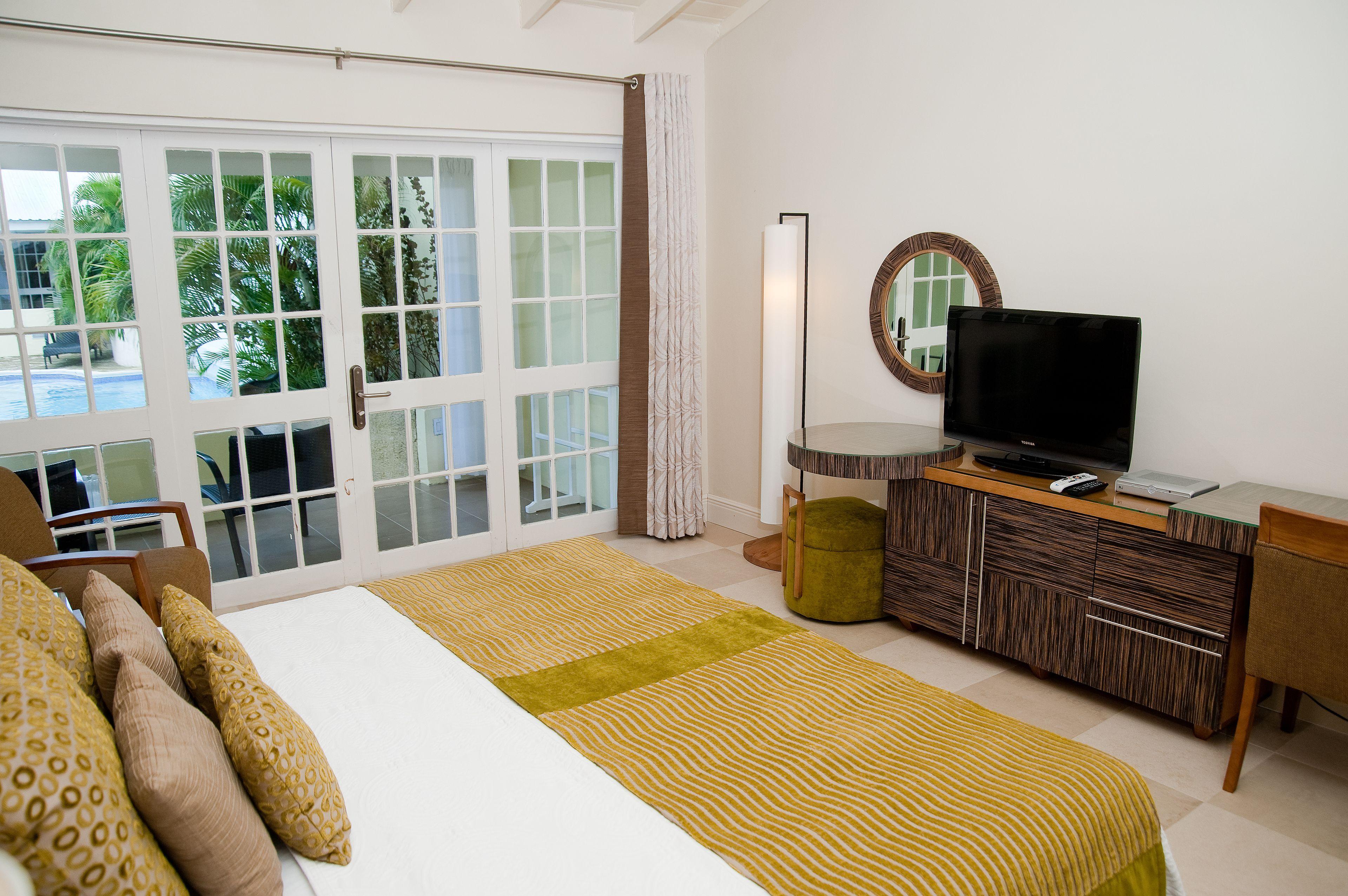 Superior King or Twin Room with Pool View