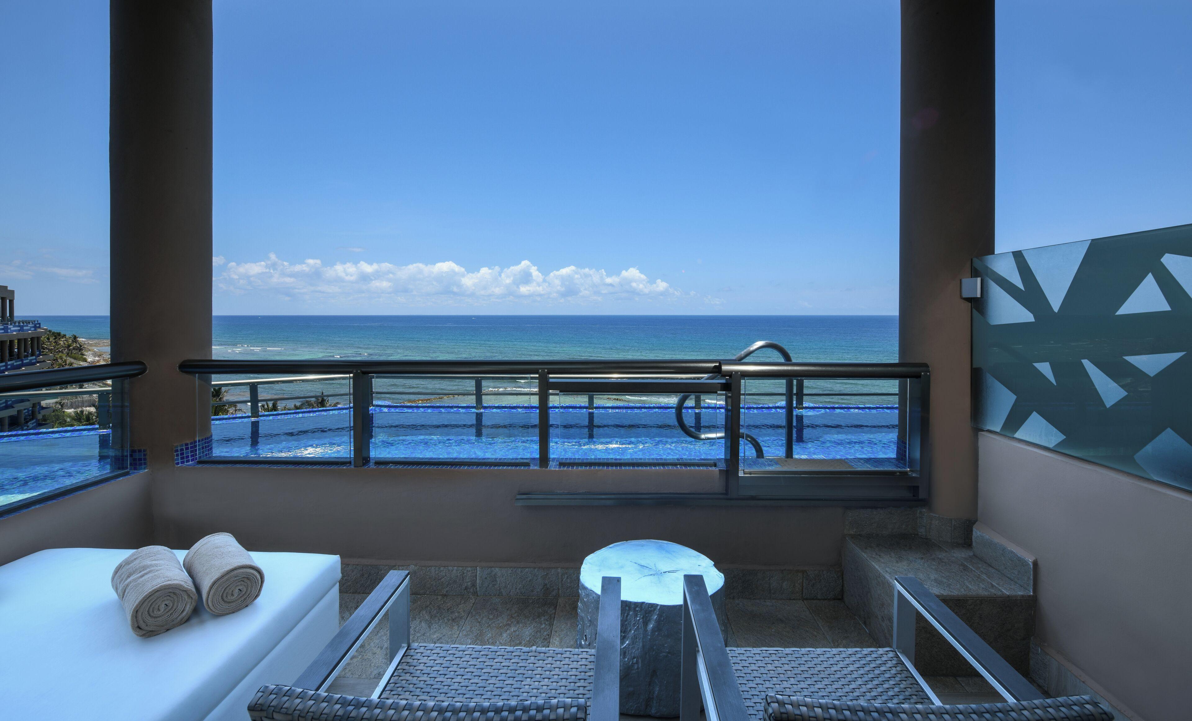 Oceanfront Honeymoon Suite