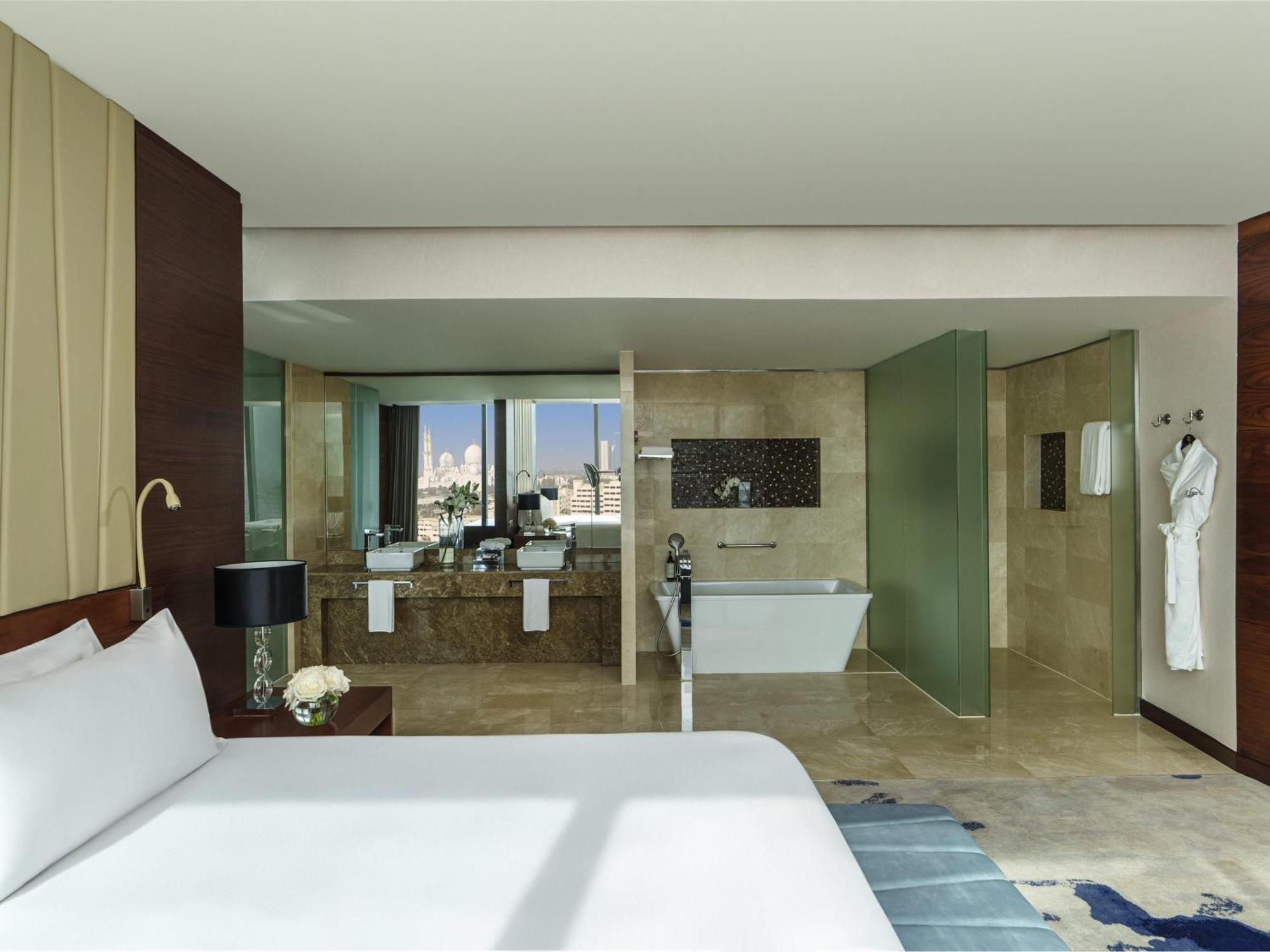 Fairmont Gold Creek View Suite Non-Smoking