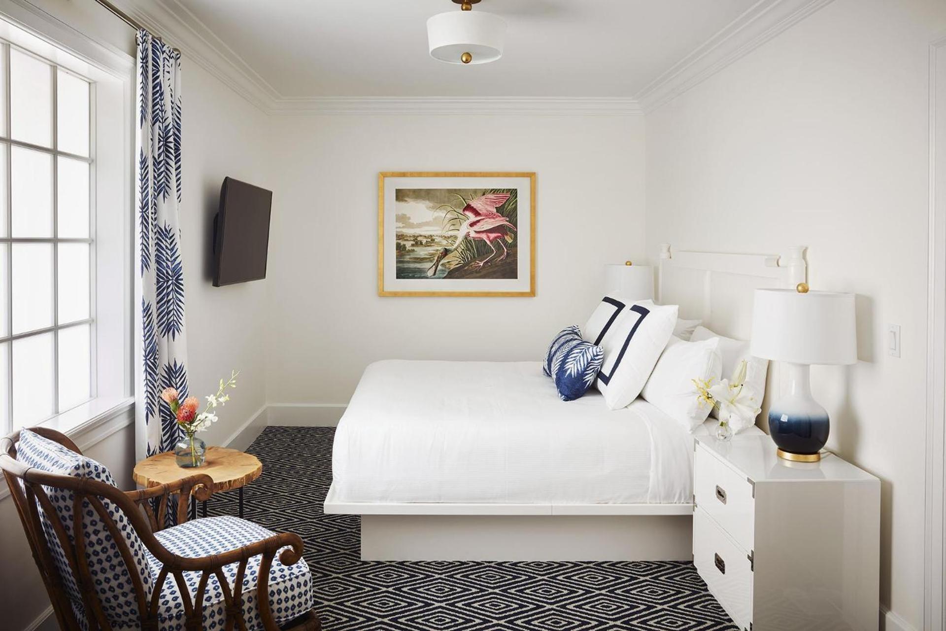 Oceanfront Veranda Two Bedroom Guestroom One King Primary or One King Room