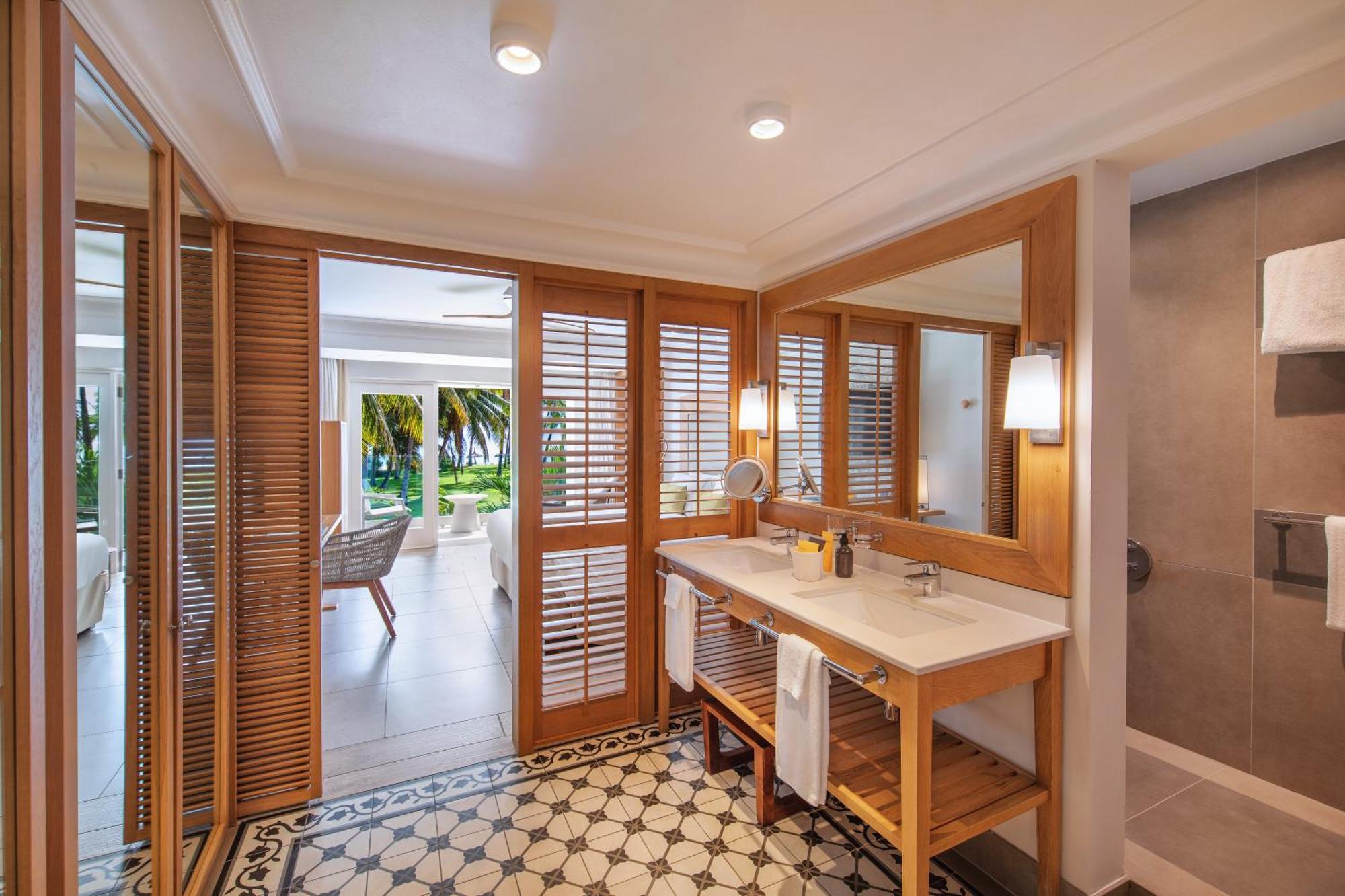 Deluxe Beach Front Room