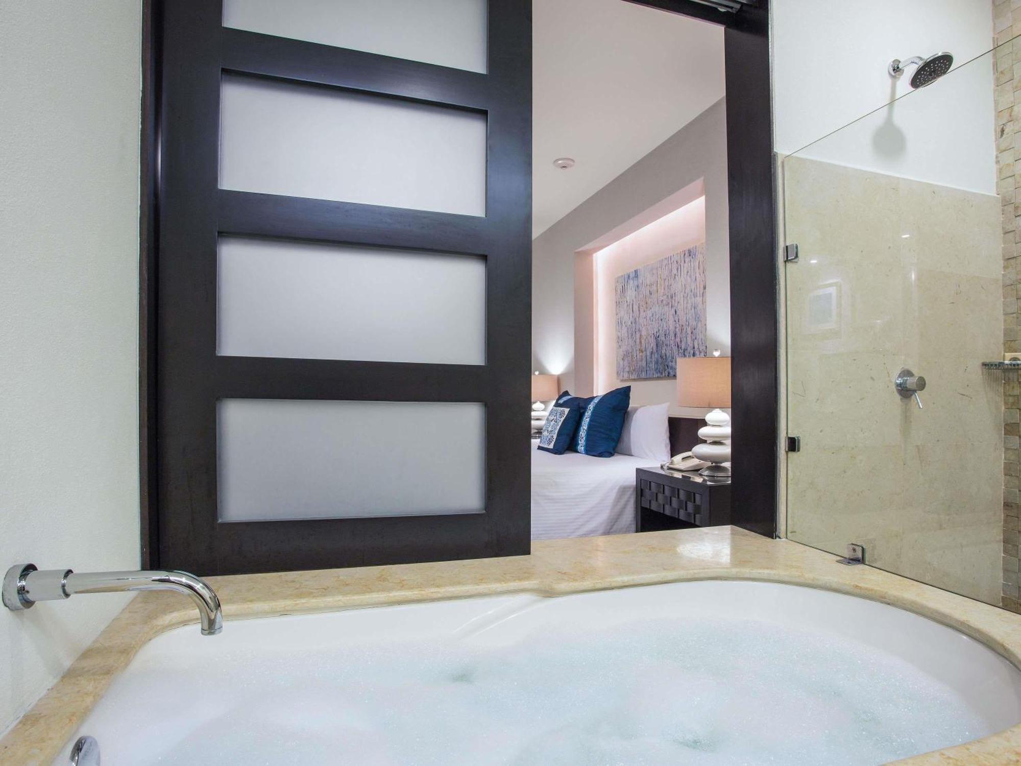 One-Bedroom King Room Two Double Beds Balcony or Terrace Kitchen