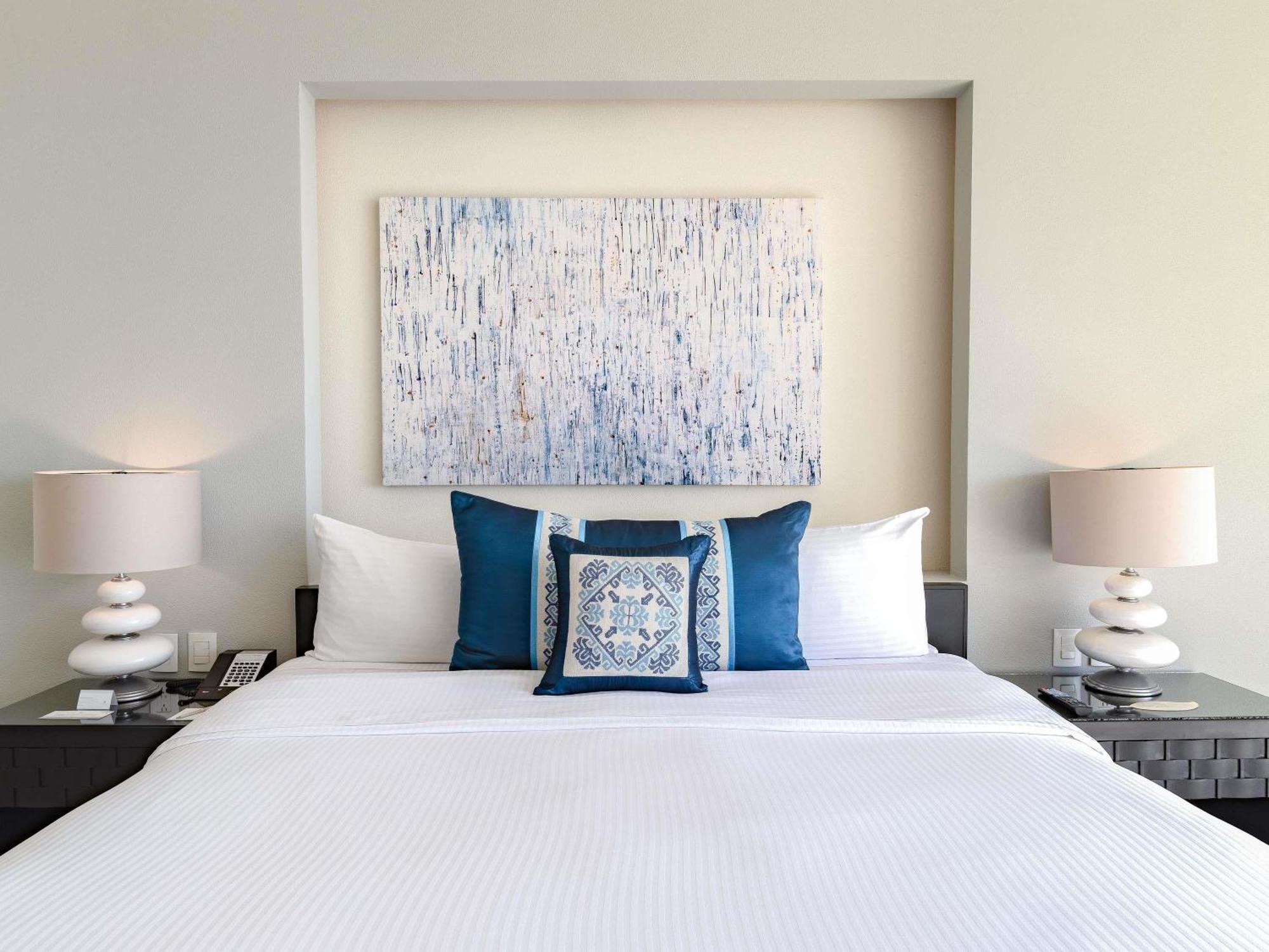 One-Bedroom King Room Two Double Beds Private Pool Balcony or Kitchen