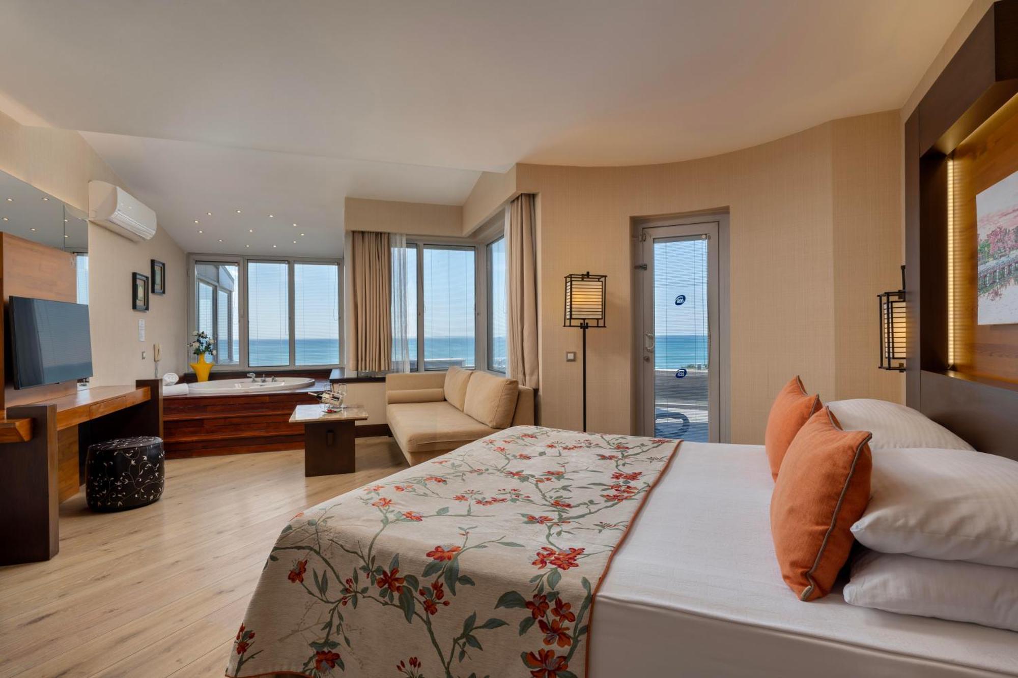 Junior Suite with Spa Bath and Sea View,1756441635:JPEG