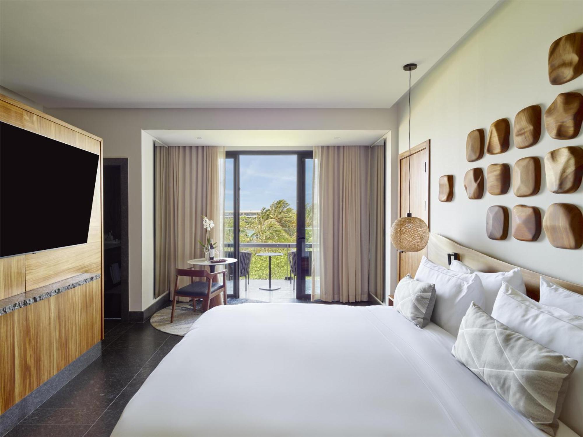 King Suite Tropical View