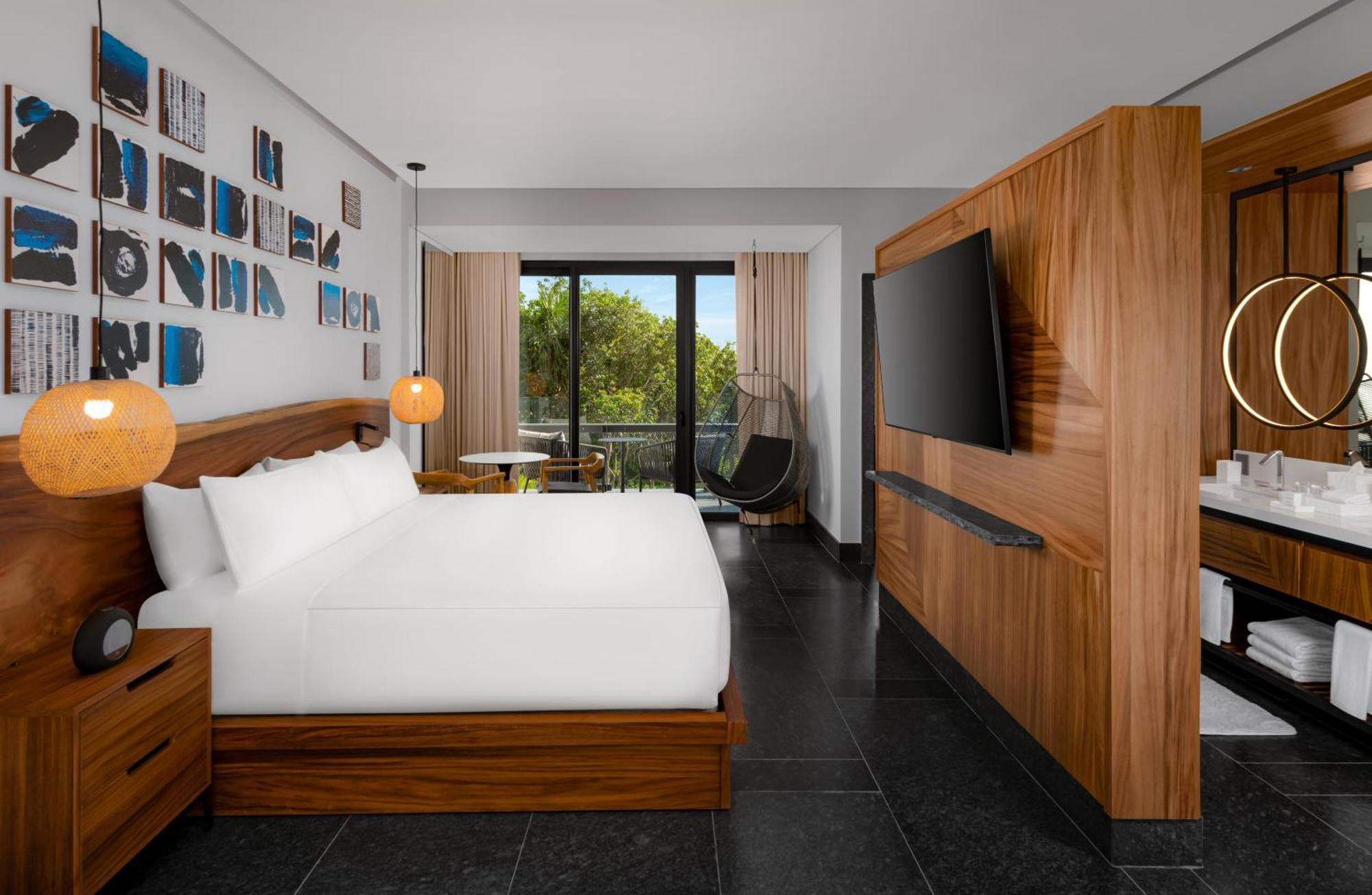 King Suite Tropical View