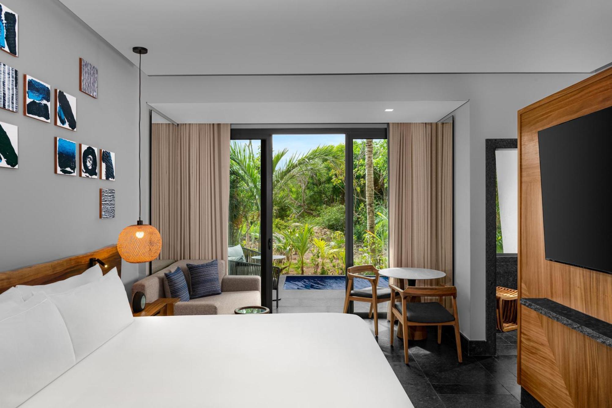 King Suite Tropical View