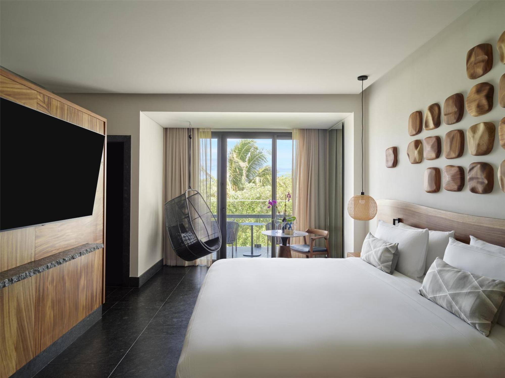 King Suite Tropical View