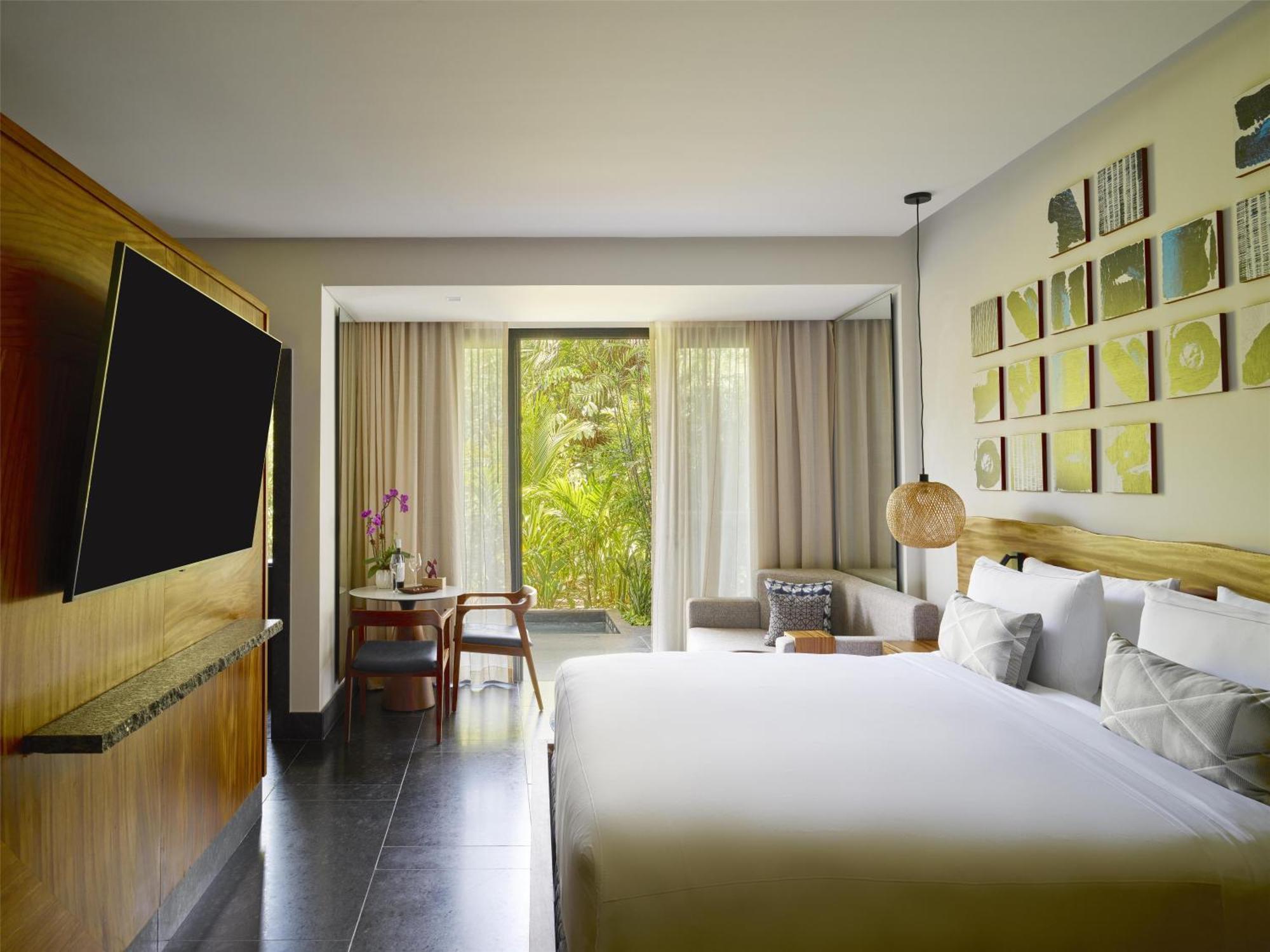King Suite Tropical View