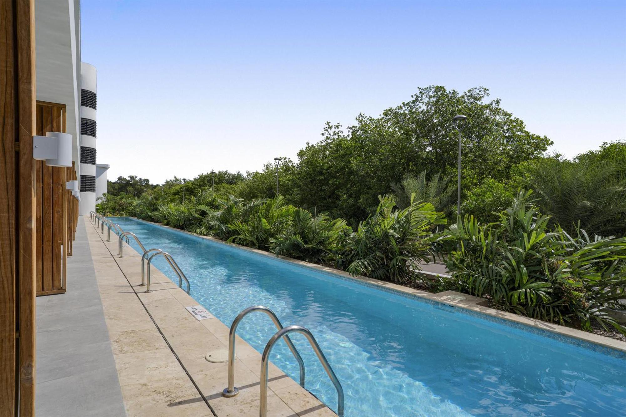 Deluxe King Room Swim Up Room