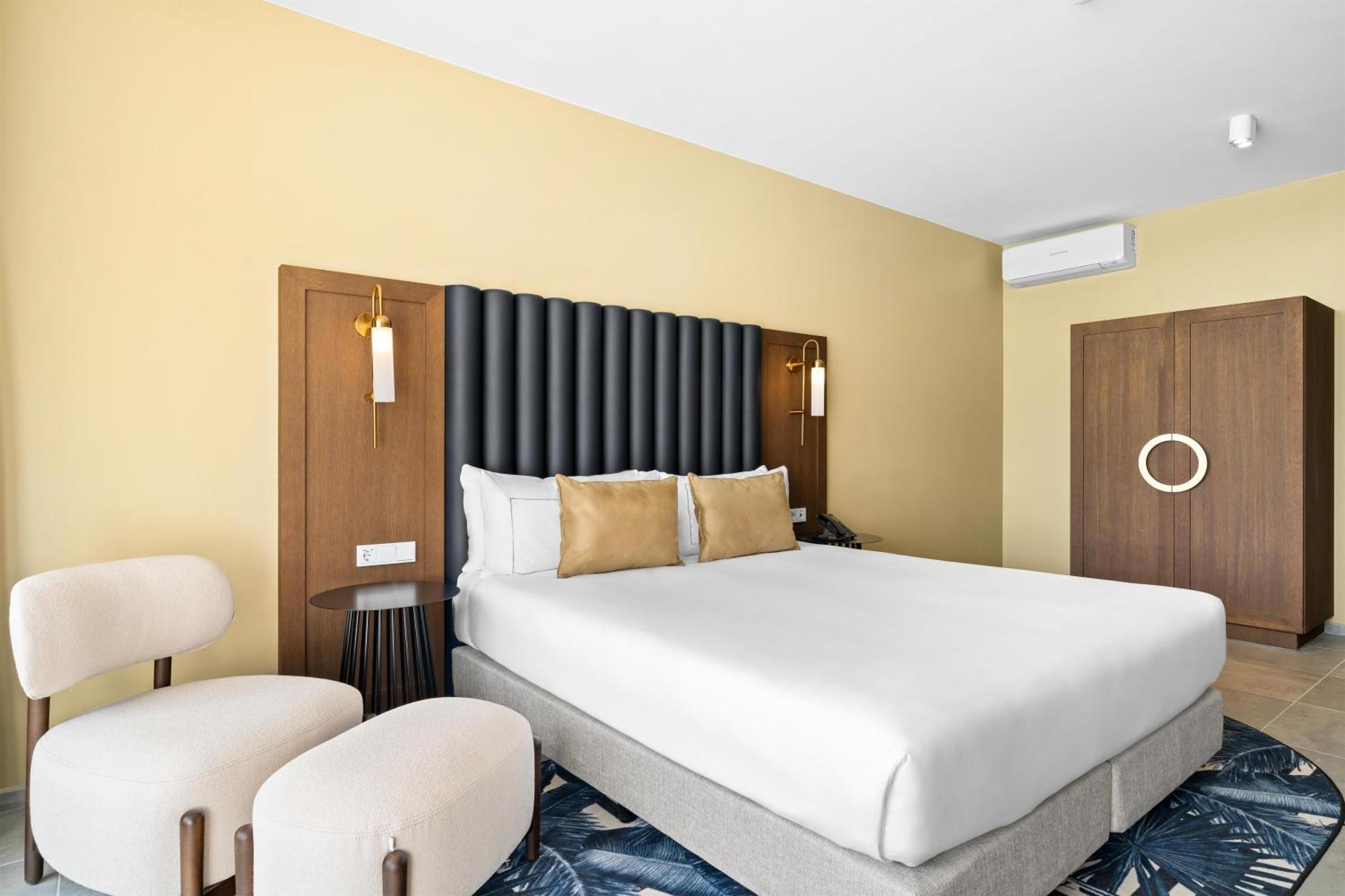 Deluxe Cruiseship King Room Ocean View