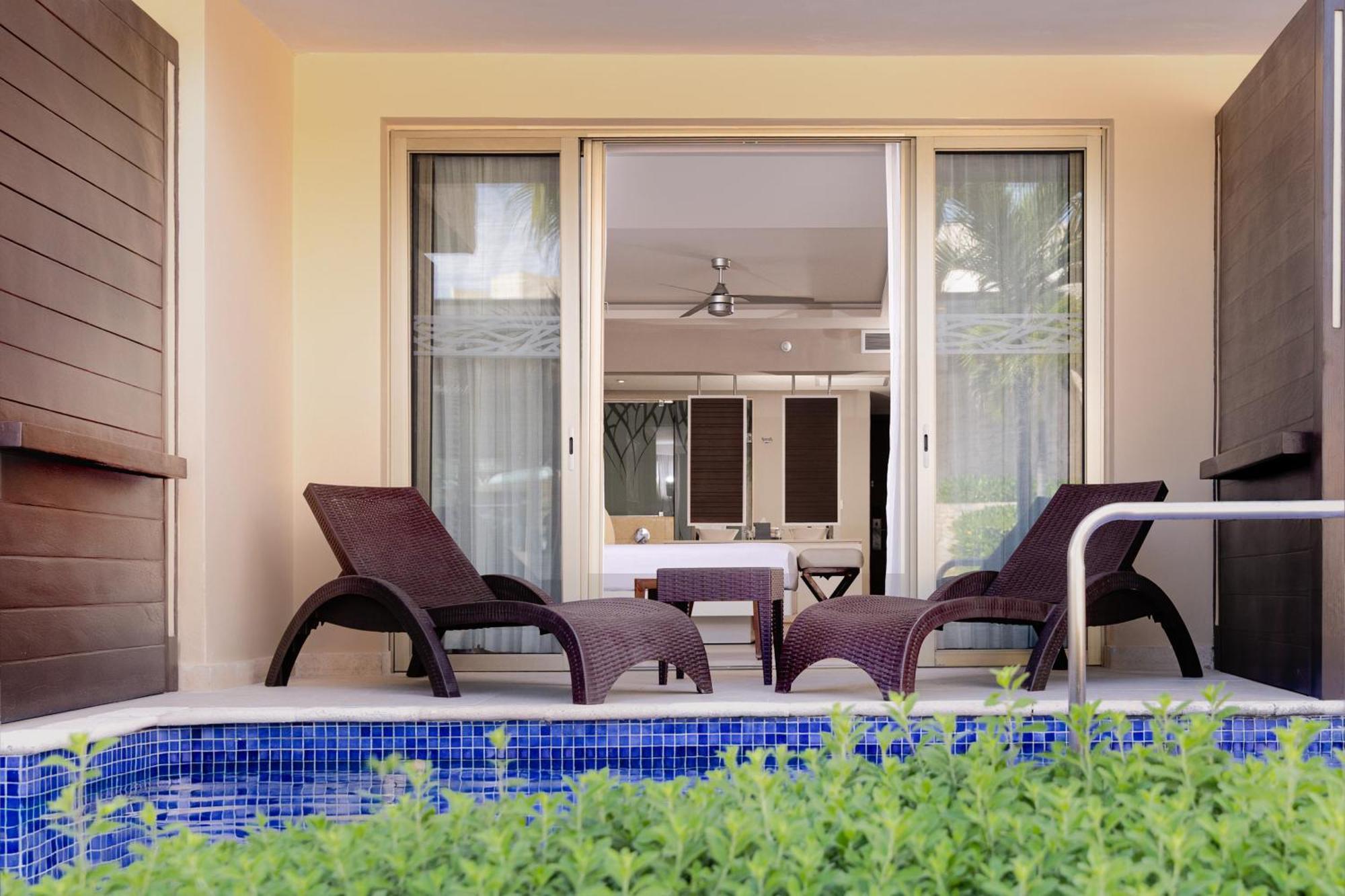 Luxury Junior Suite Swim Out,1765365675:JPEG