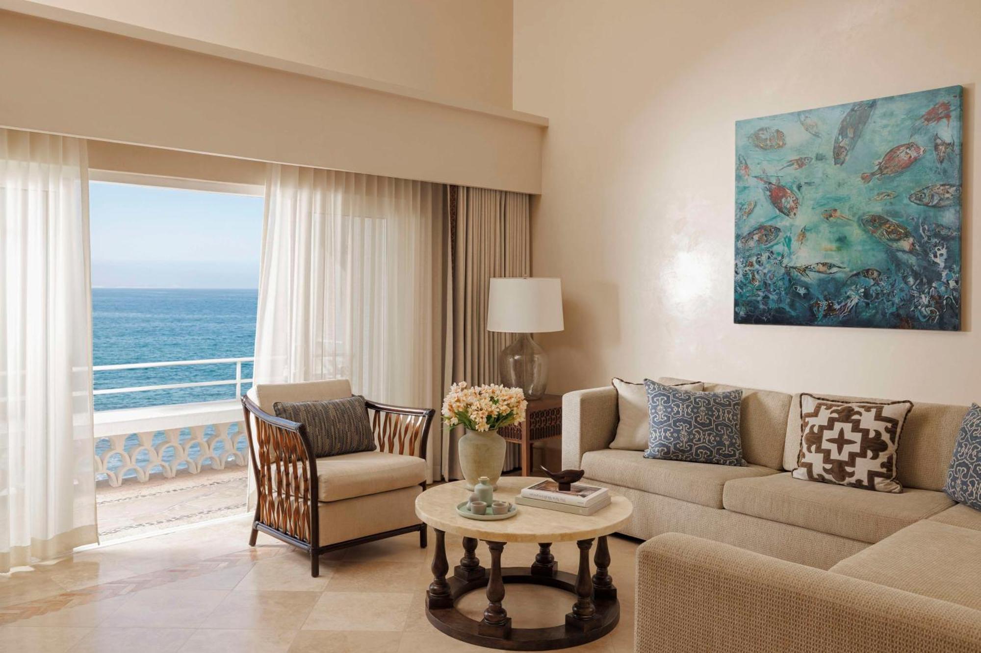 Oceanfront Suite Plunge Pool