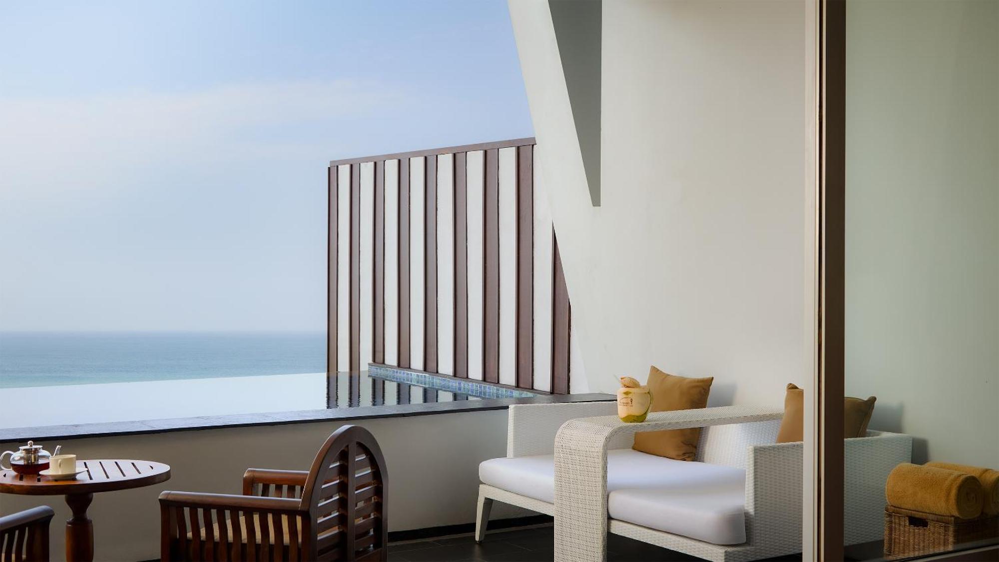 Honeymoon Ocean Front Pool Suite Benefit