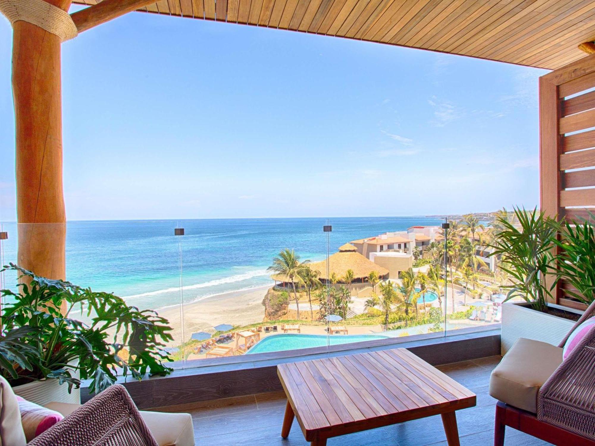 One-Bedroom Suite with King Bed and Ocean View - Executive Lounge Access