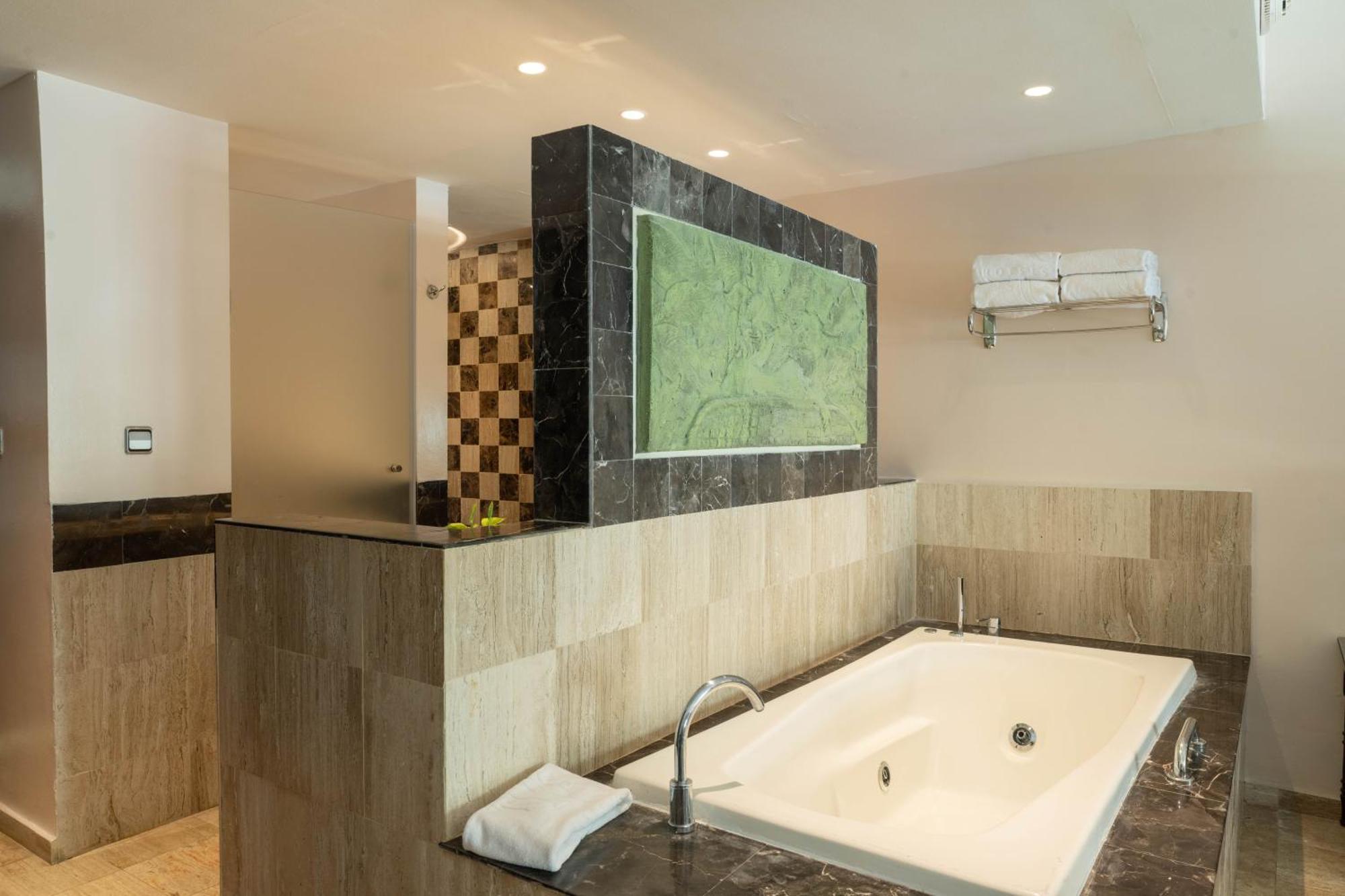 Junior Suite Swim Out