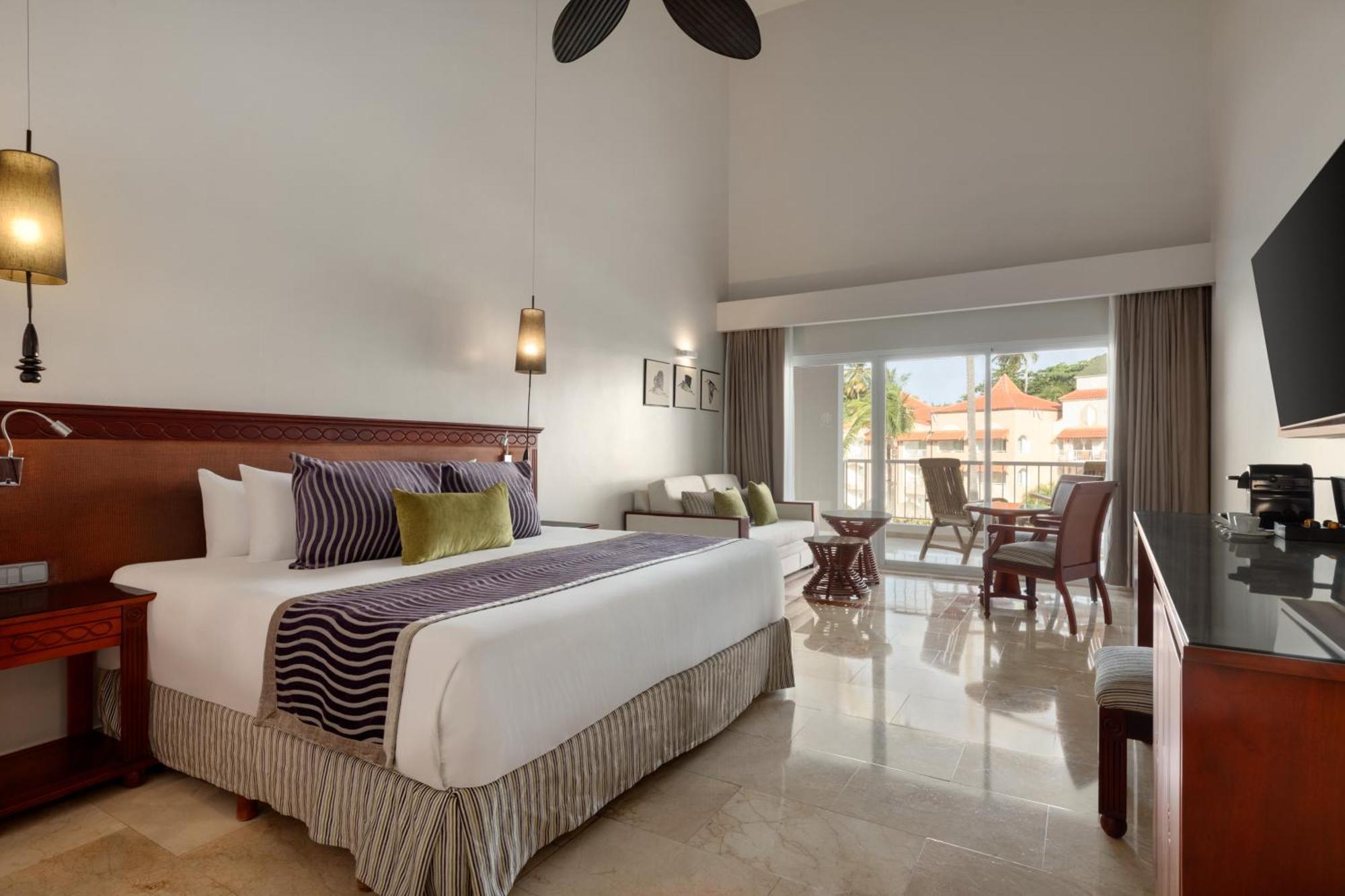 Junior Suite Poolside