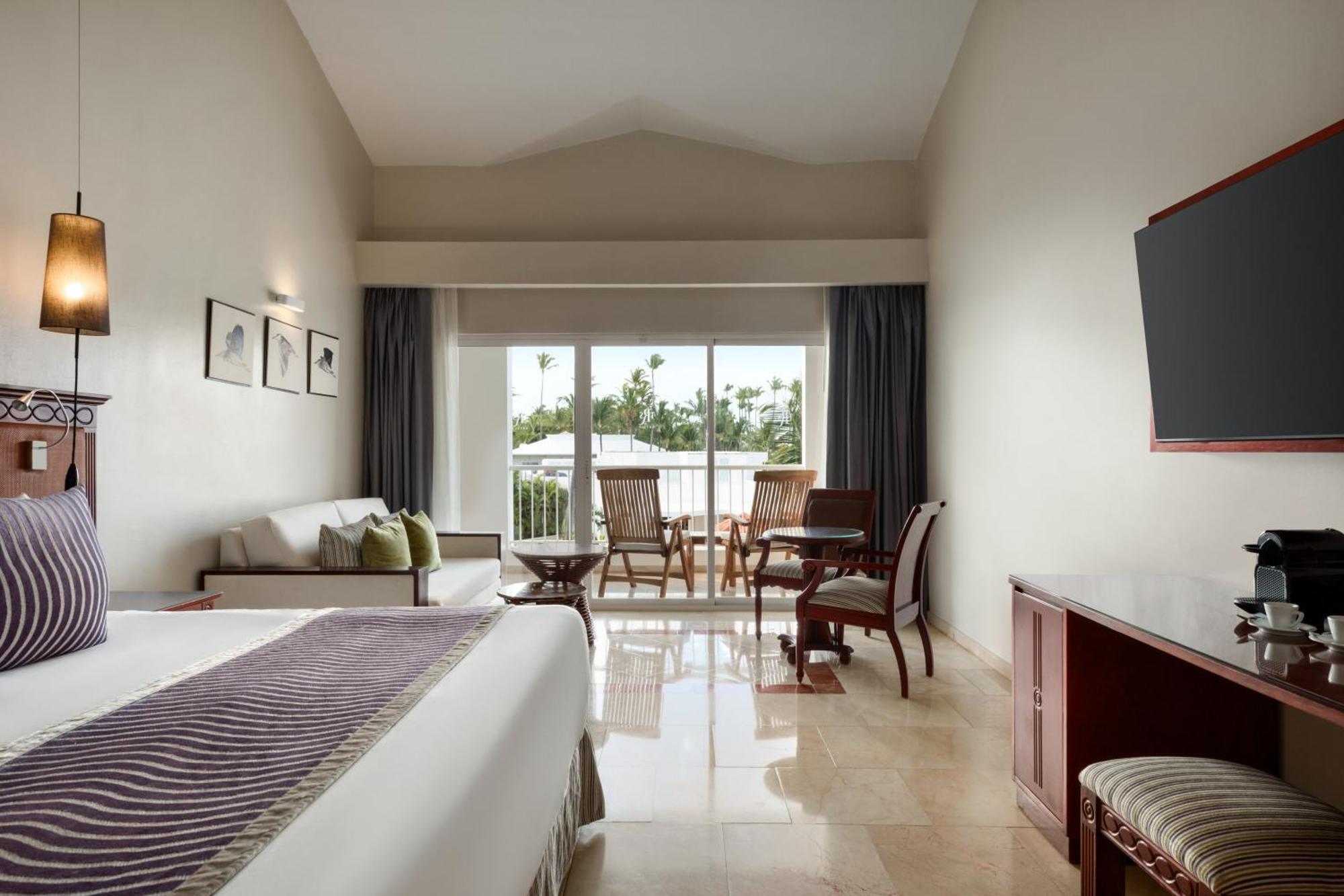 Junior Suite Poolside