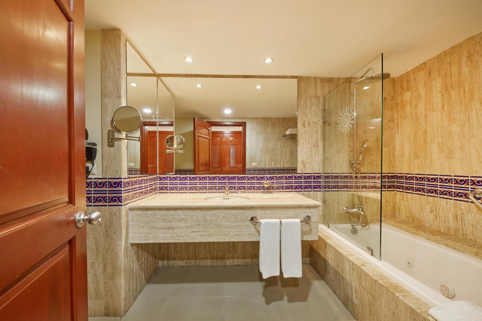 2 Double Beds Junior Suite SGL