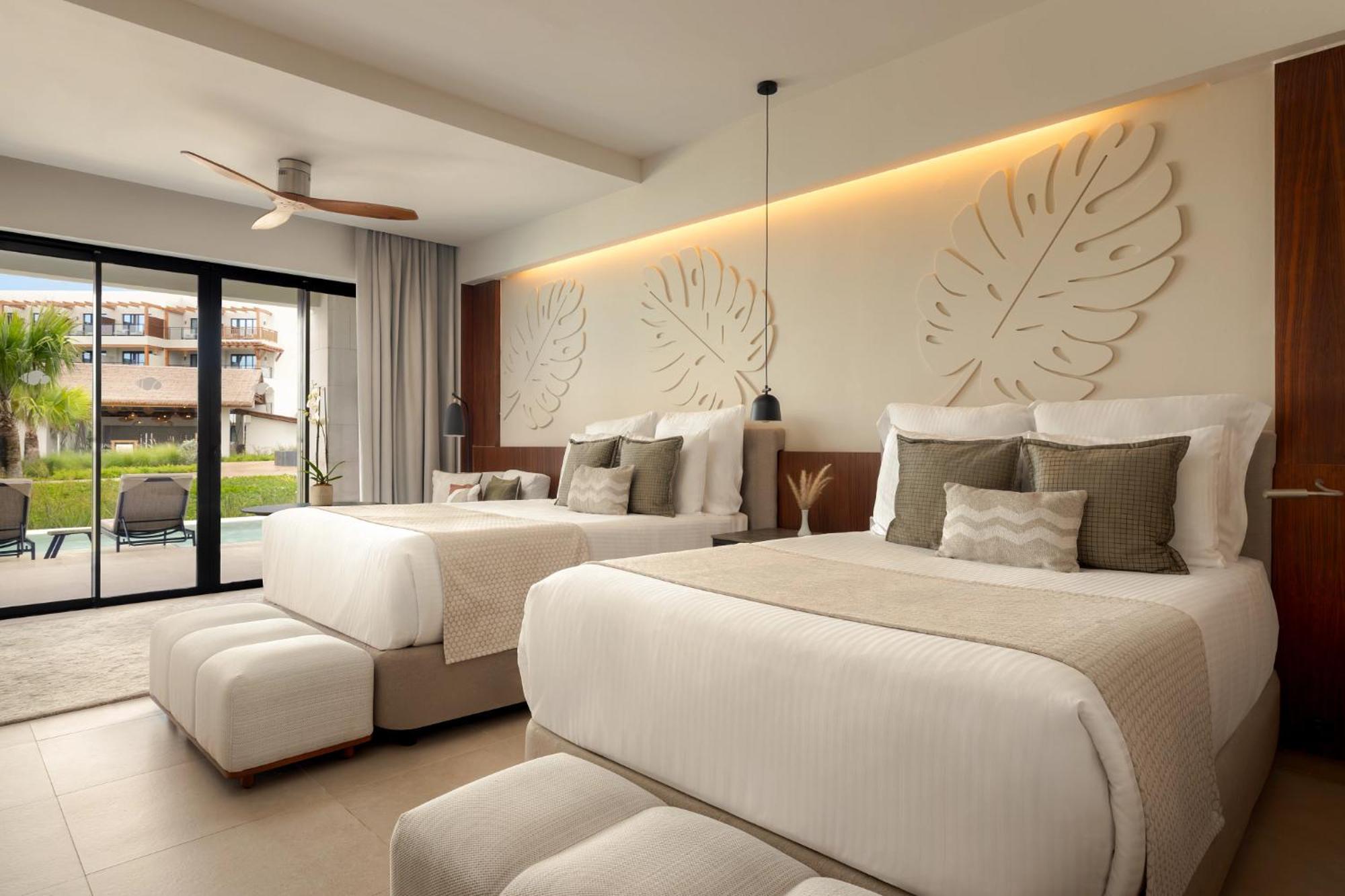 Preferred Club Junior Suite Swimout Double Bed 