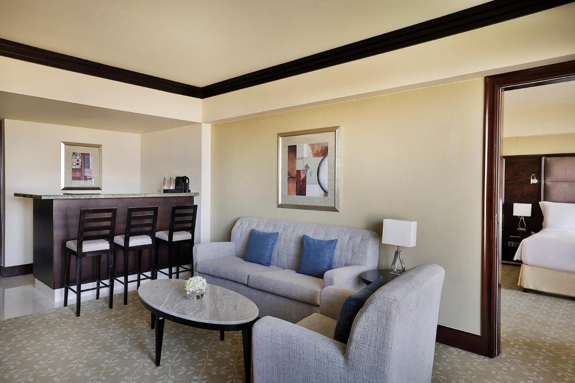 One-Bedroom Suite Sea View