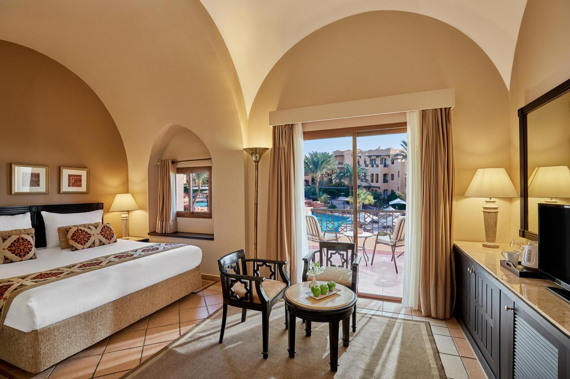 Superior, Queen or Twin Bed, Pool View