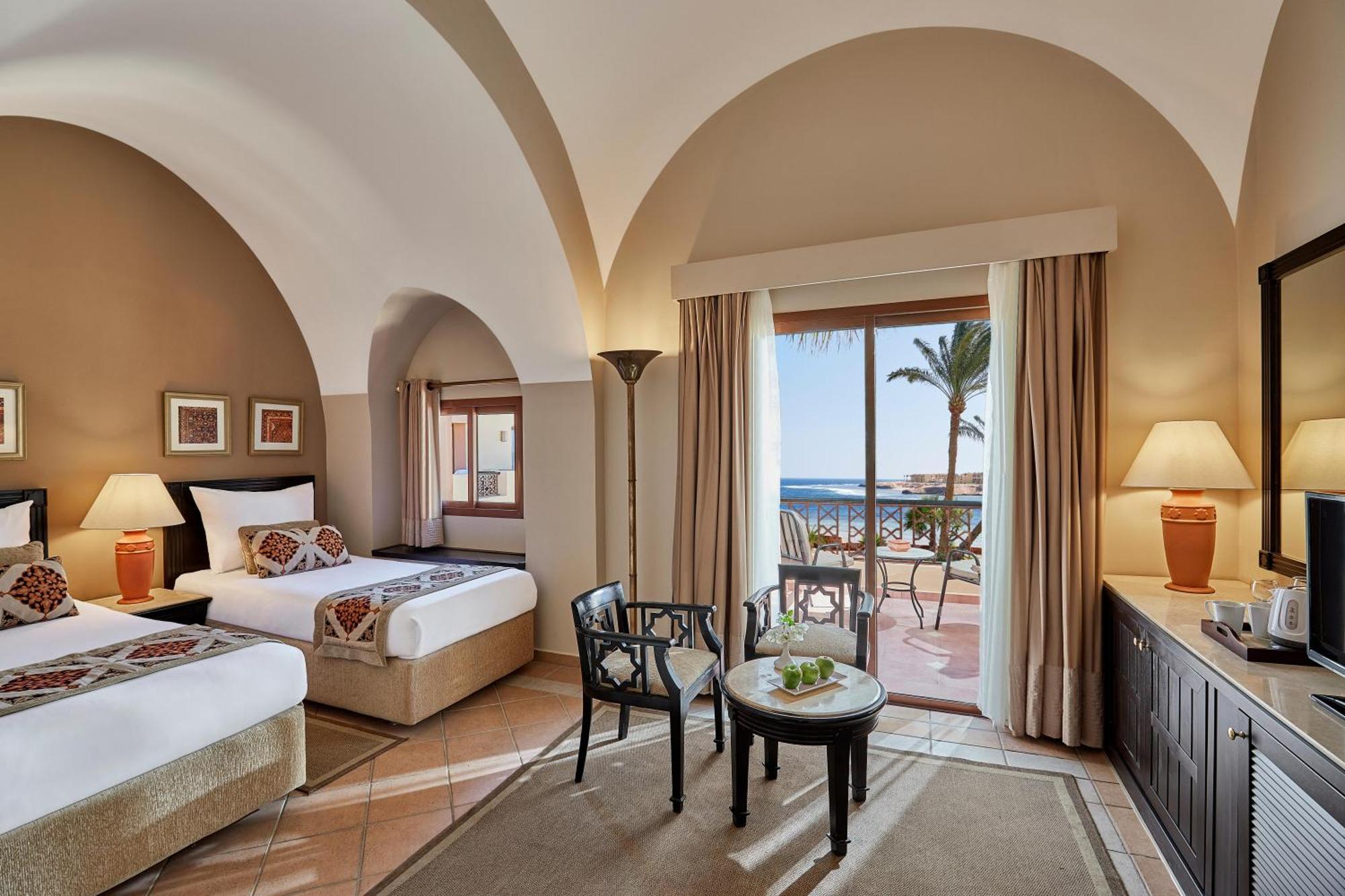 Superior Queen or Twin Bed Sea View